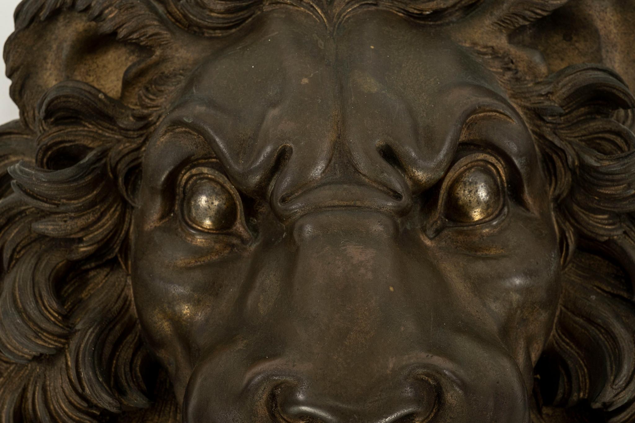 Bronze-Löwen-Wandleuchter im neoklassischen Stil des 19. Jahrhunderts im Angebot 3
