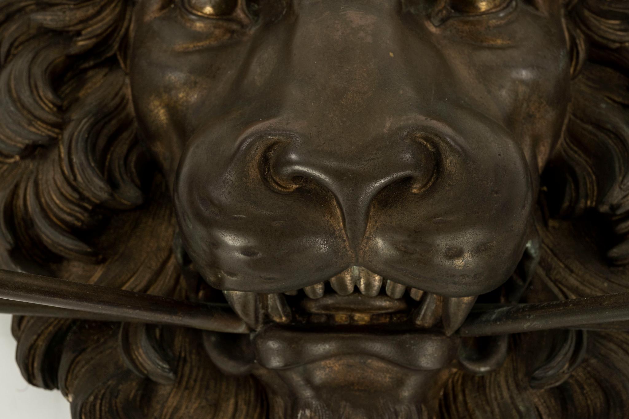 Bronze-Löwen-Wandleuchter im neoklassischen Stil des 19. Jahrhunderts im Angebot 4