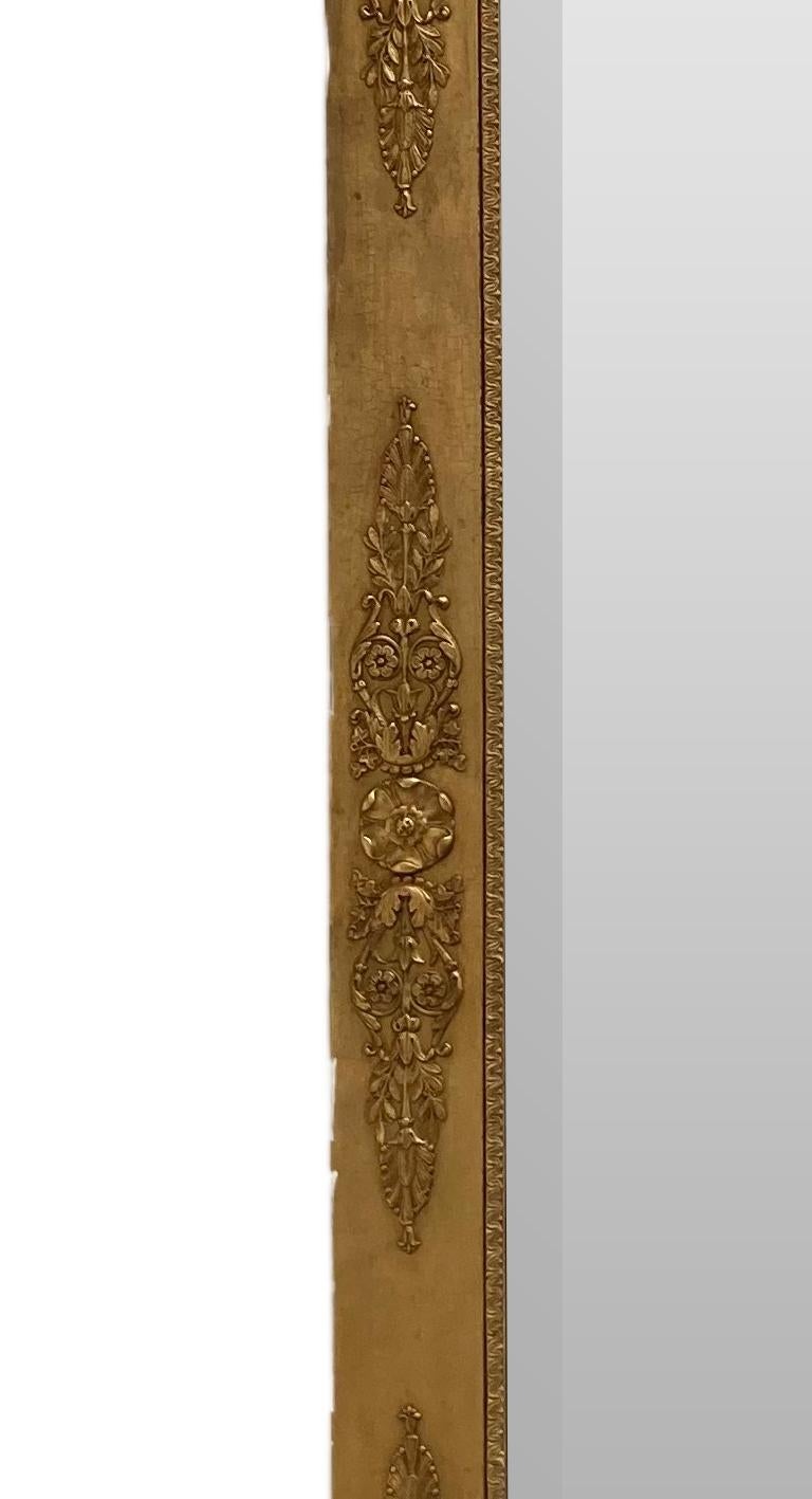 Francese Specchio in legno dorato in stile neoclassico del XIX secolo in vendita