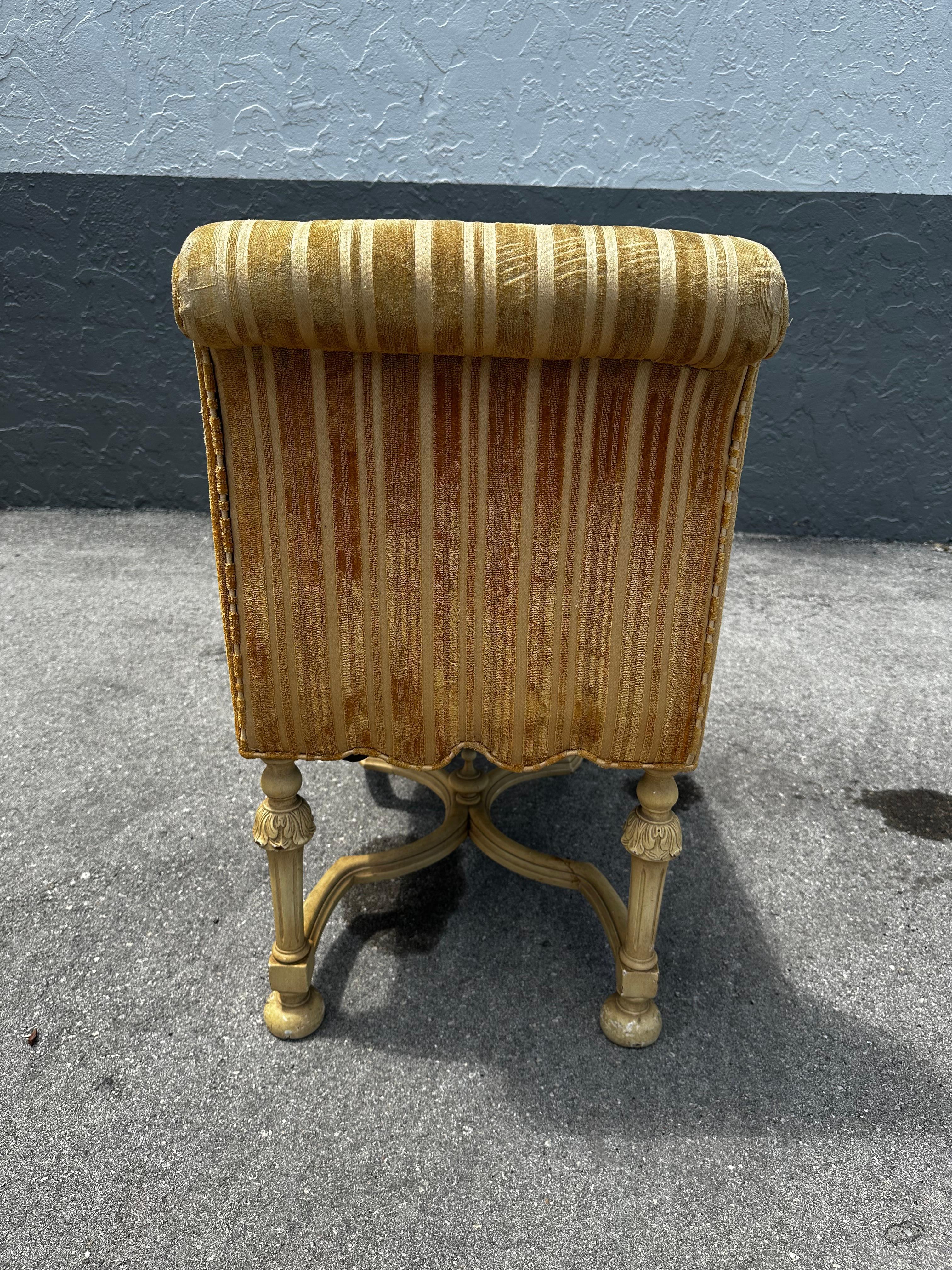 19th Century Neoclassical Style Scalloped Velvet Yellow Bench Window Seat For Sale 6
