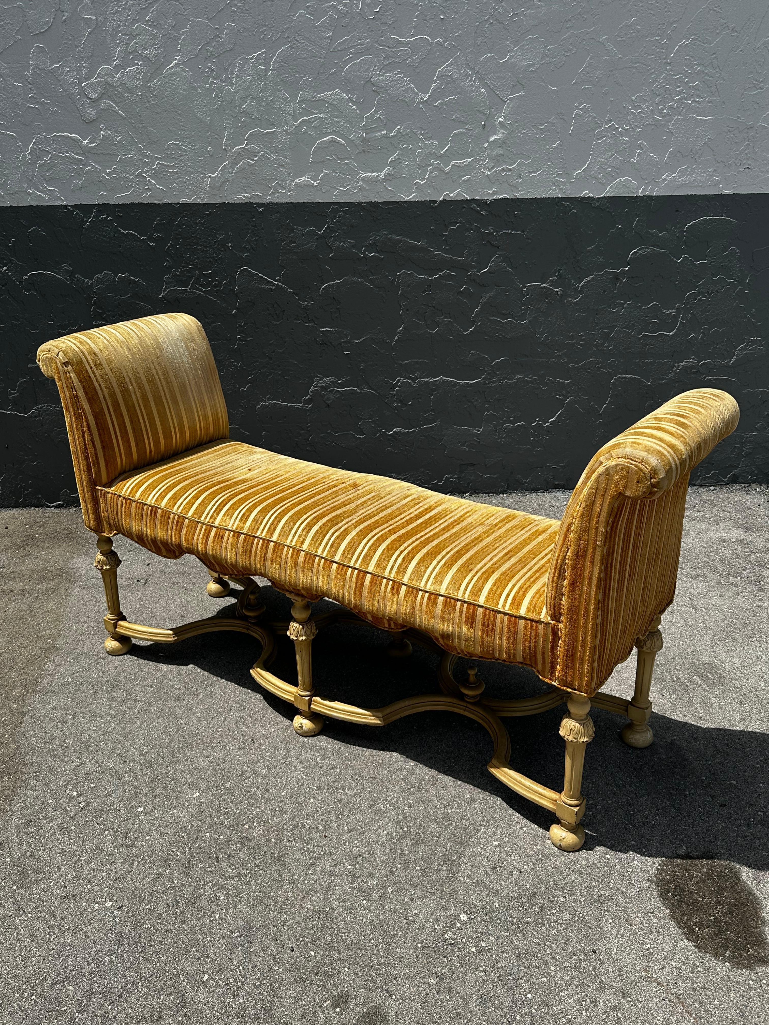 19th Century Neoclassical Style Scalloped Velvet Yellow Bench Window Seat For Sale 1