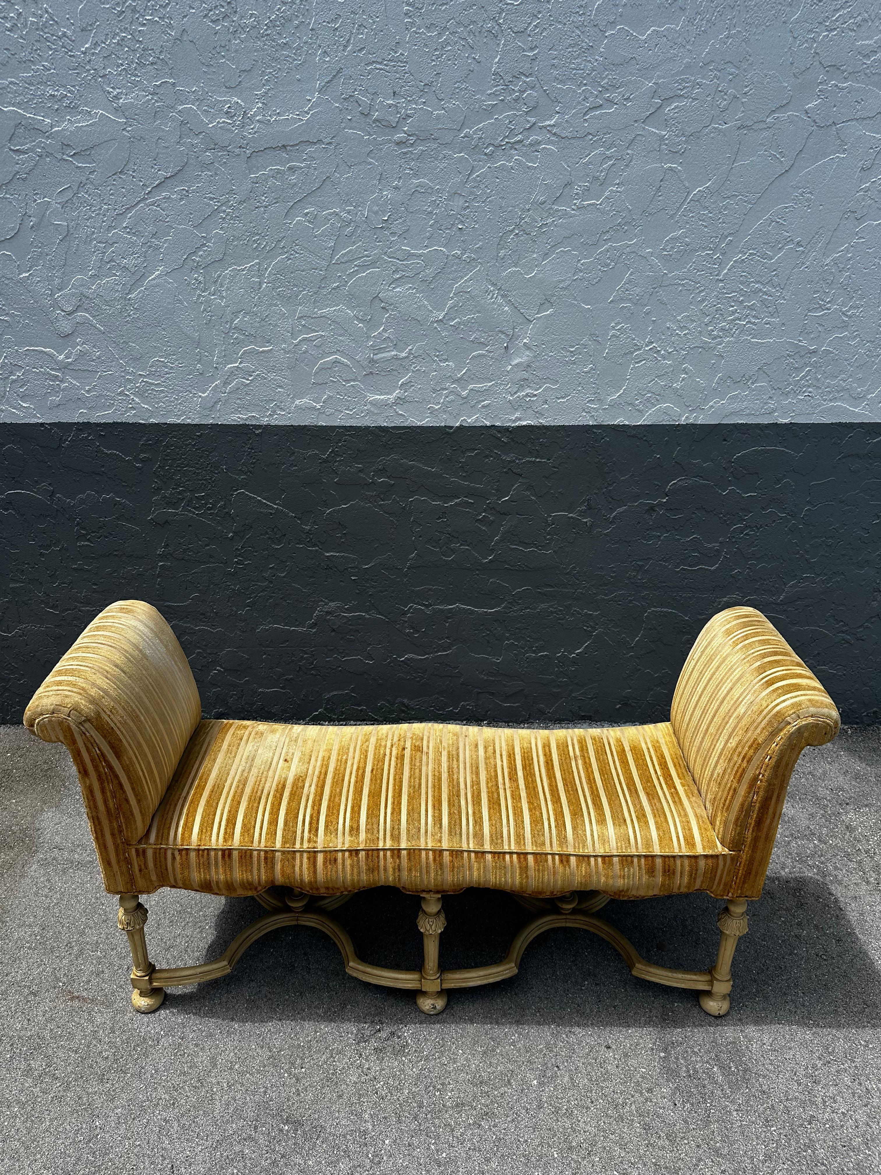19th Century Neoclassical Style Scalloped Velvet Yellow Bench Window Seat For Sale 3