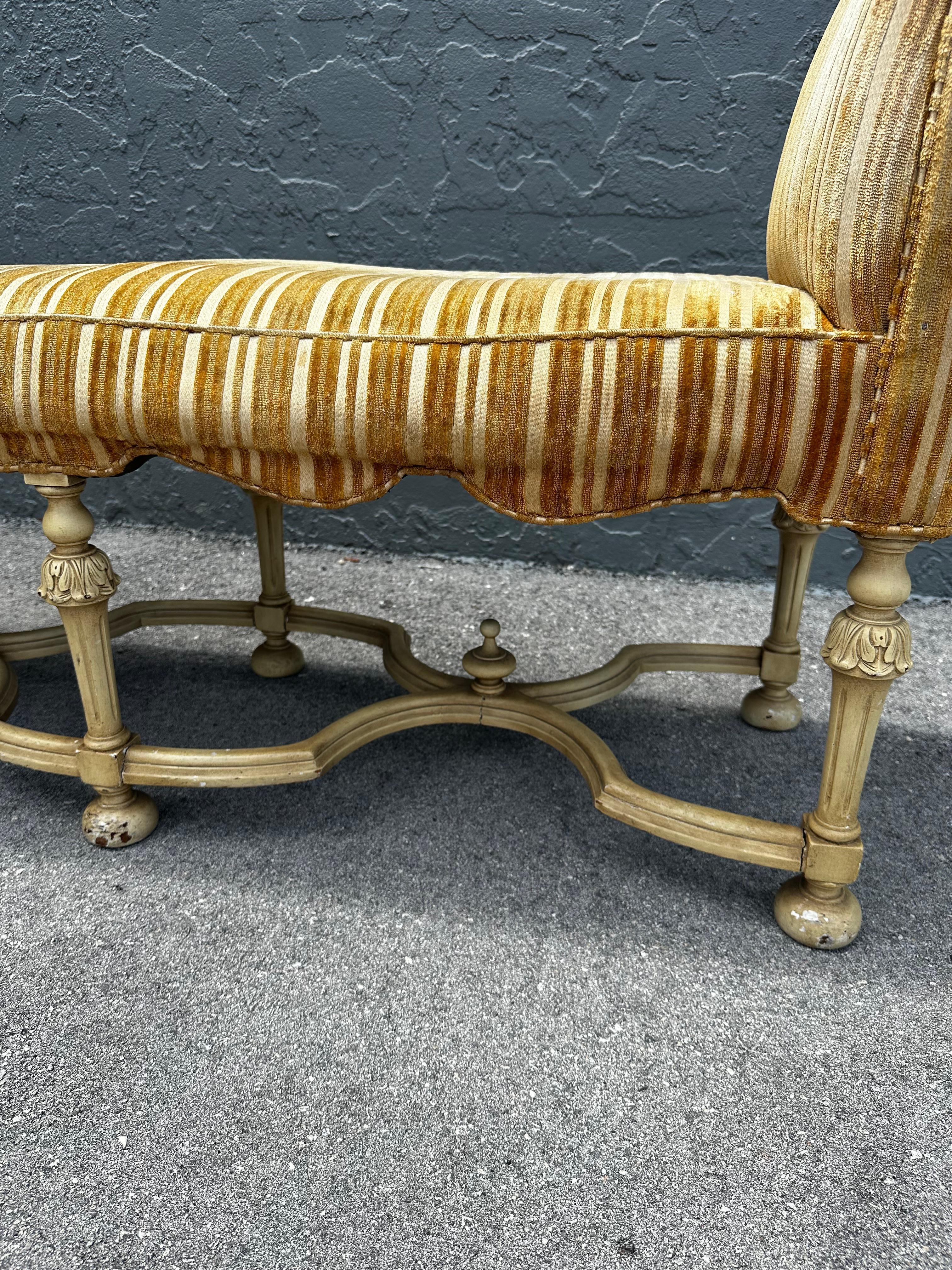 19th Century Neoclassical Style Scalloped Velvet Yellow Bench Window Seat For Sale 5