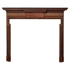 Cheminée en bois du XIXe siècle de style néoclassique