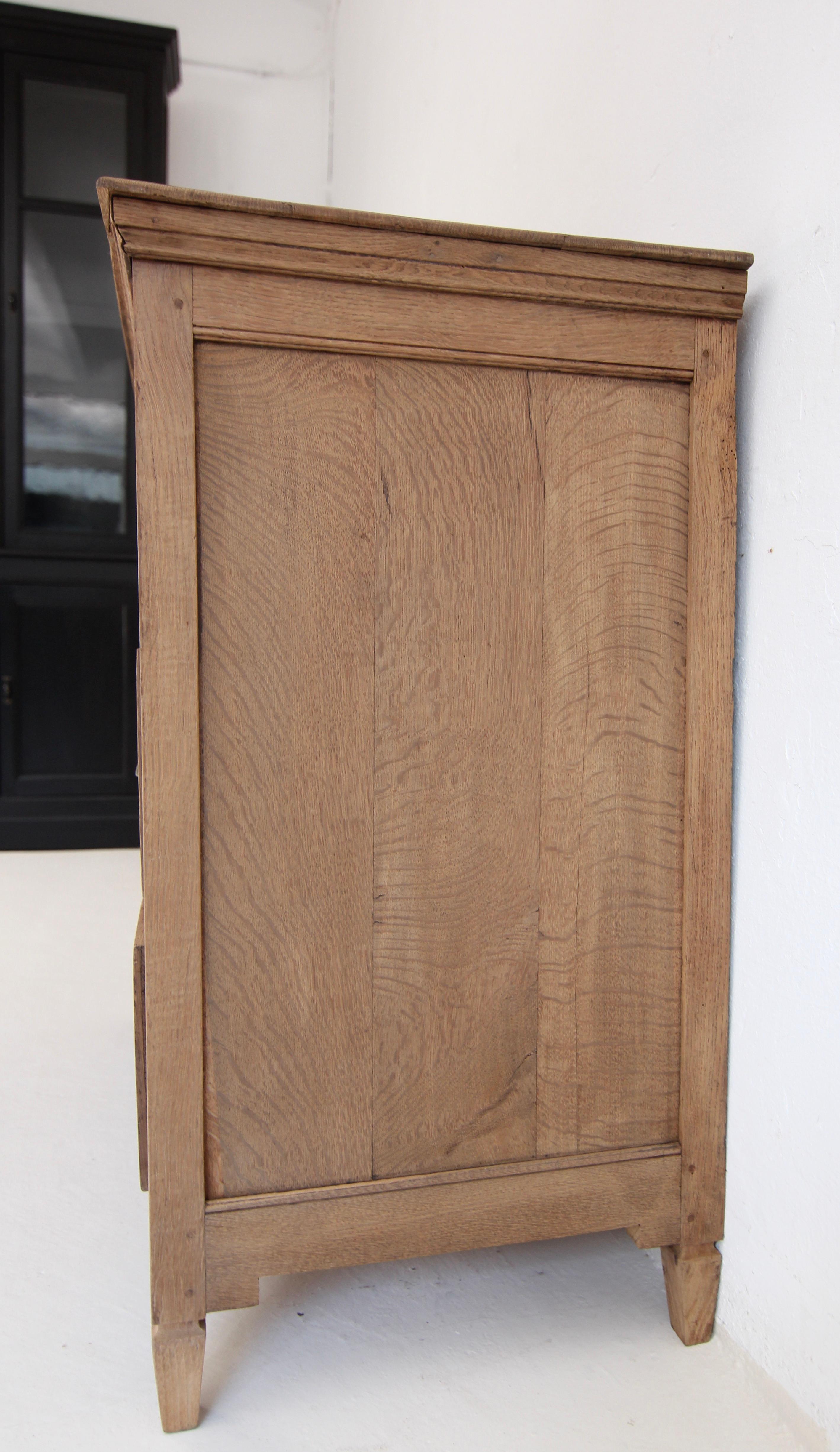 19th Century Neoclassicist Oak Chest of Drawers In Good Condition In Dusseldorf, DE