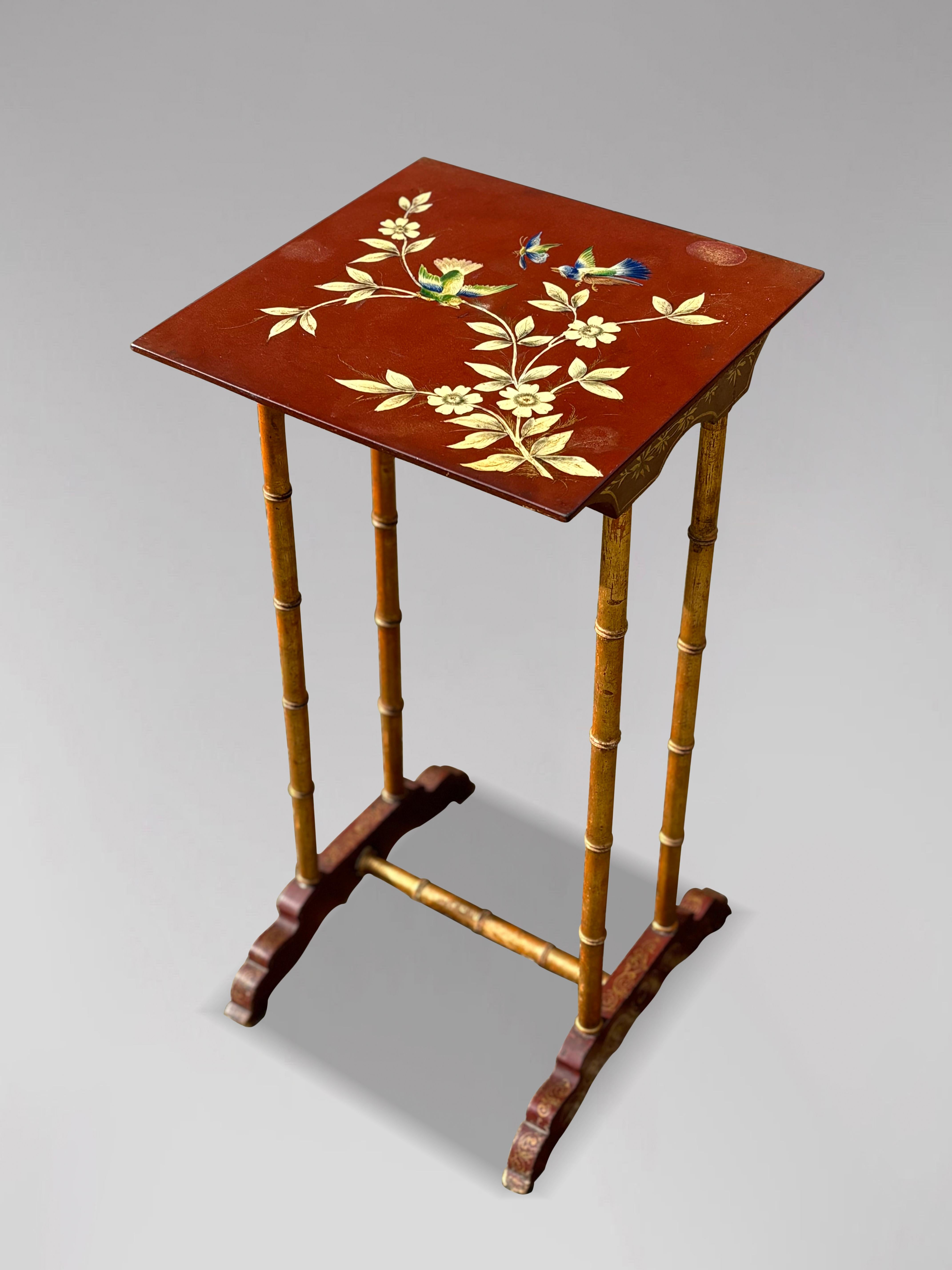 Ensemble de quatre tables françaises peintes à la fleurs du 19ème siècle en vente 5