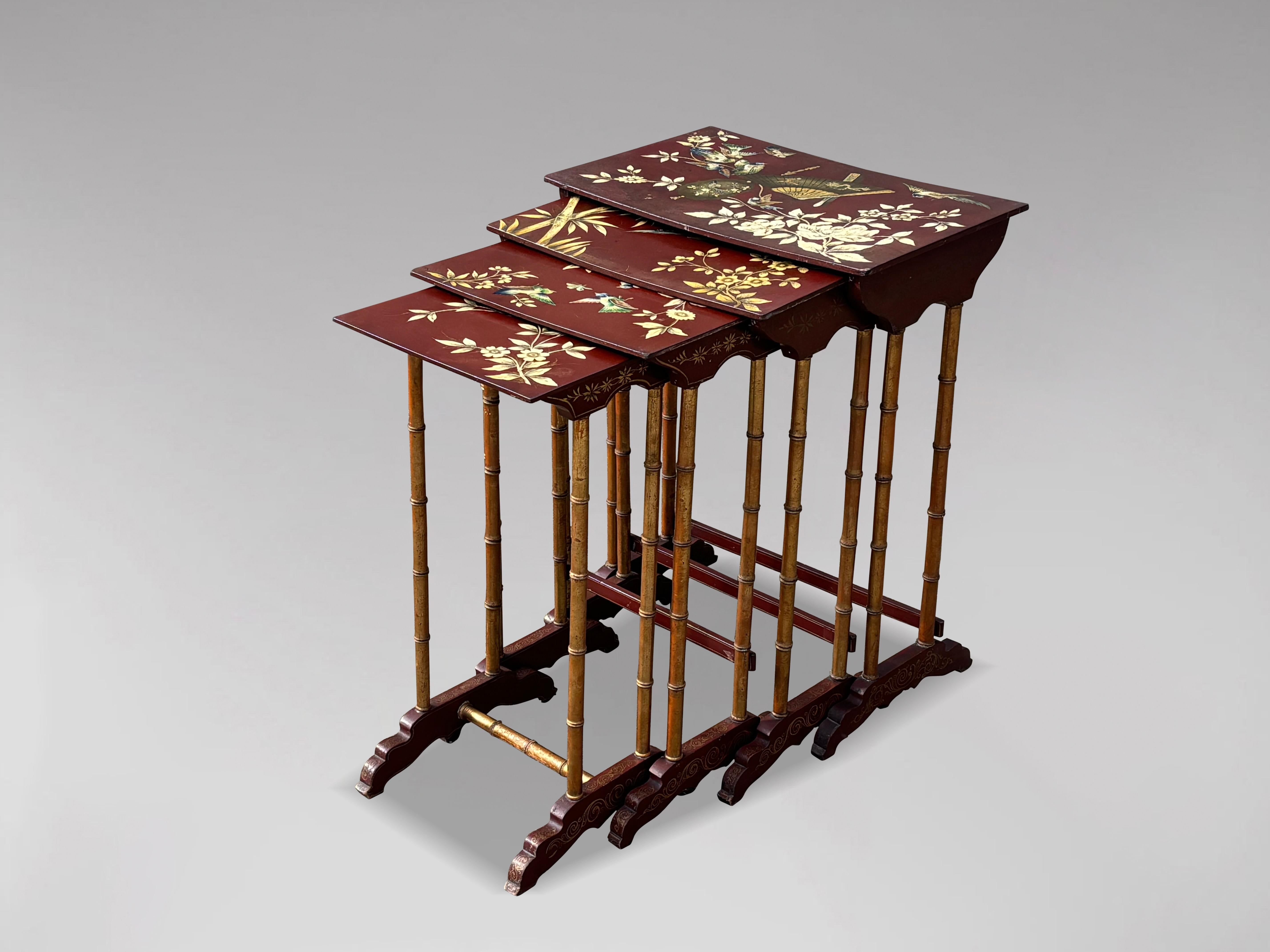 Ensemble de quatre tables françaises peintes à la fleurs du 19ème siècle en vente 7