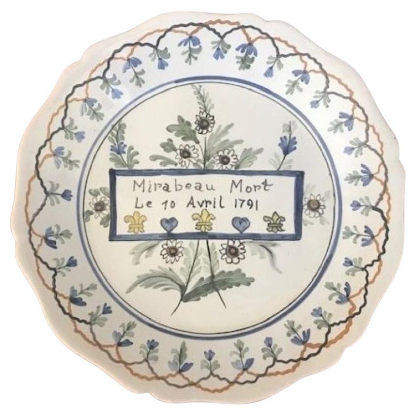 Français Assiette peinte à la main en faïence française de Nevers du XIXe siècle en vente