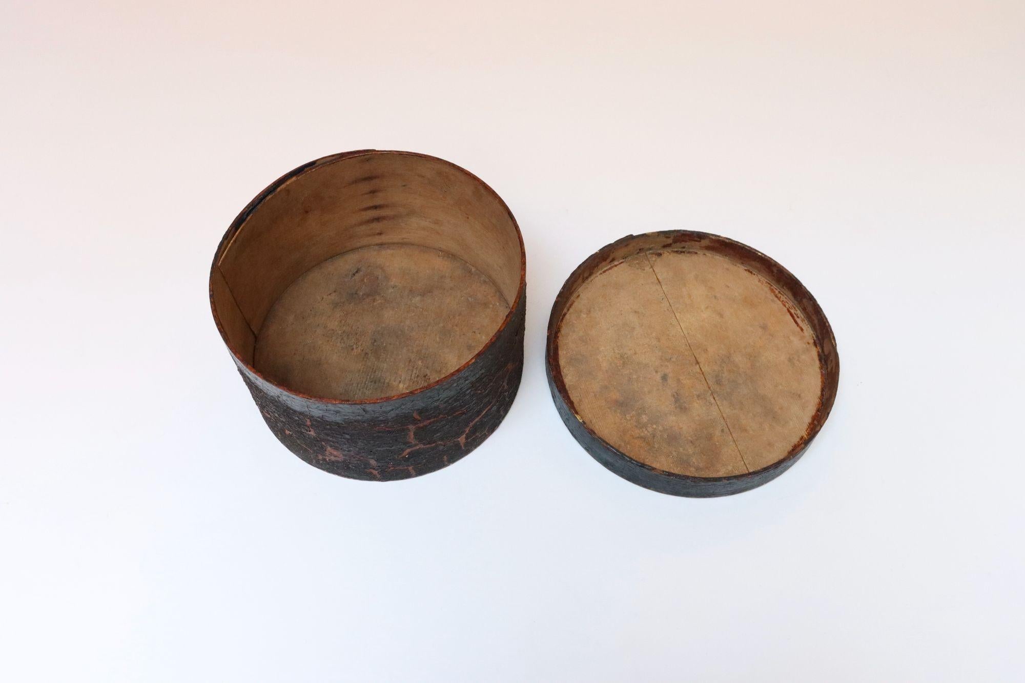 Caja para despensa de madera curvada verde de Nueva Inglaterra del siglo XIX con textura craquelada Shaker en venta