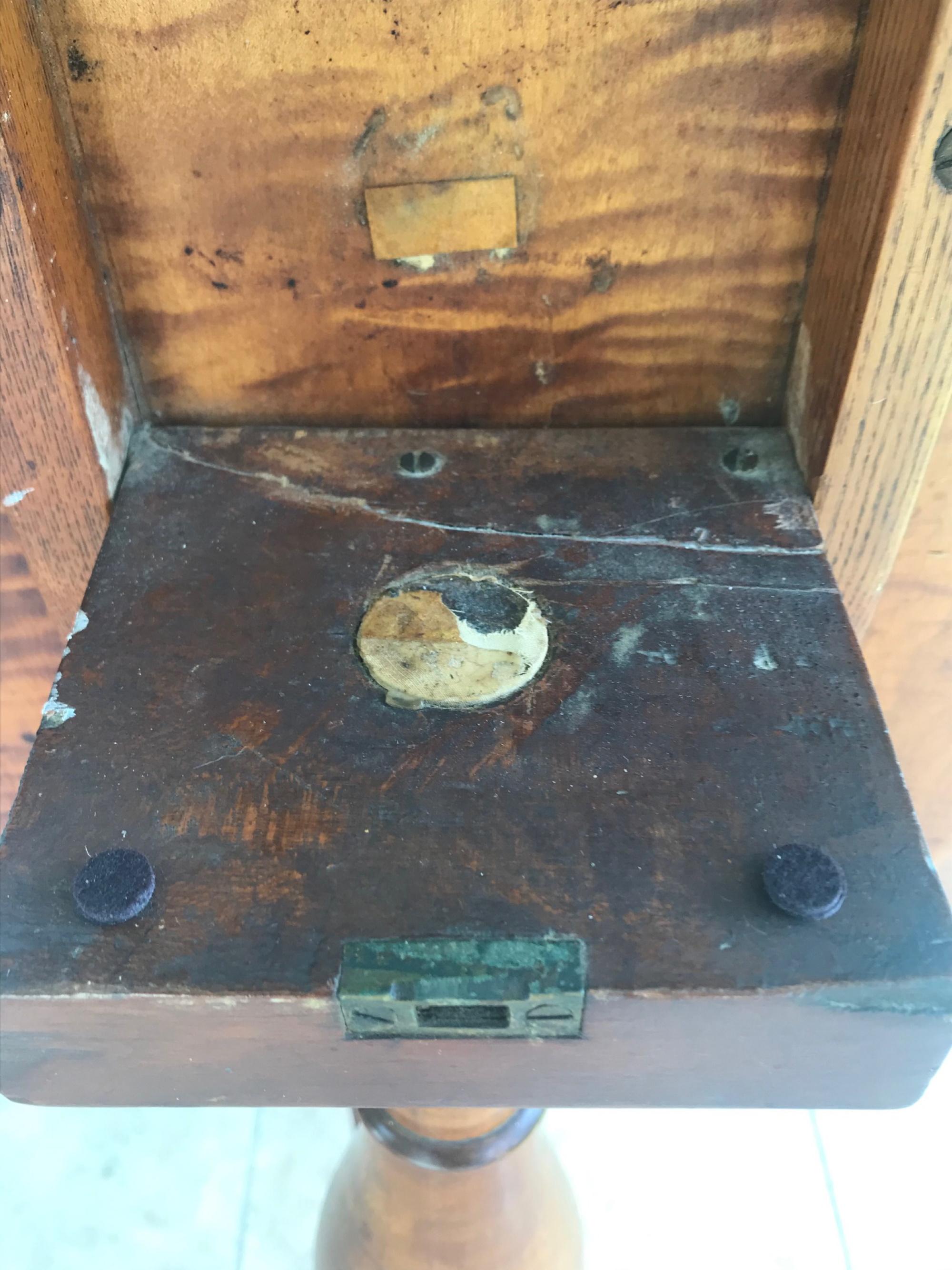 19. Jahrhundert Neuengland Dreibein-Tisch mit Klappdeckel im Angebot 3