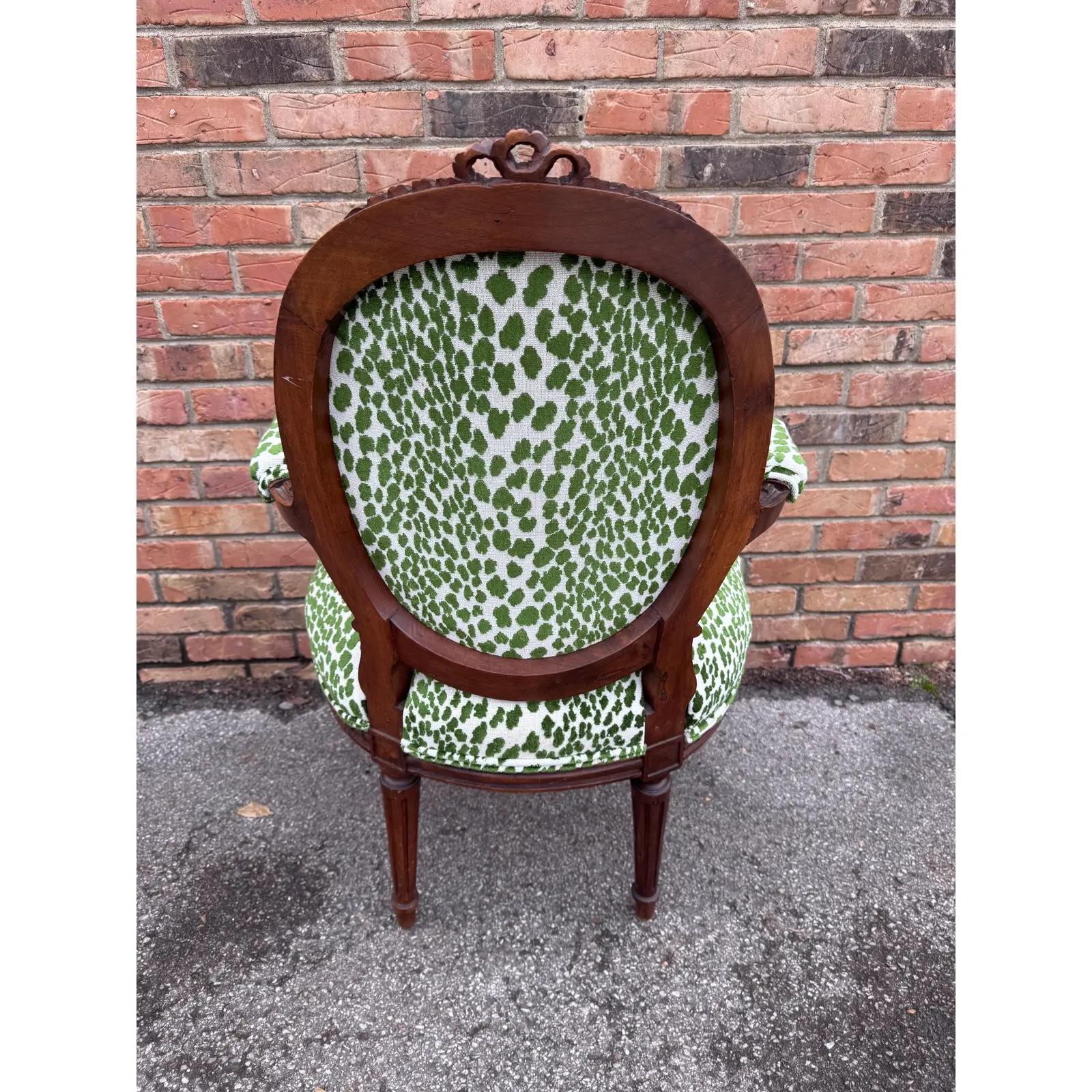 Chaise d'appoint française nouvellement tapissée du 19ème siècle en vente 1