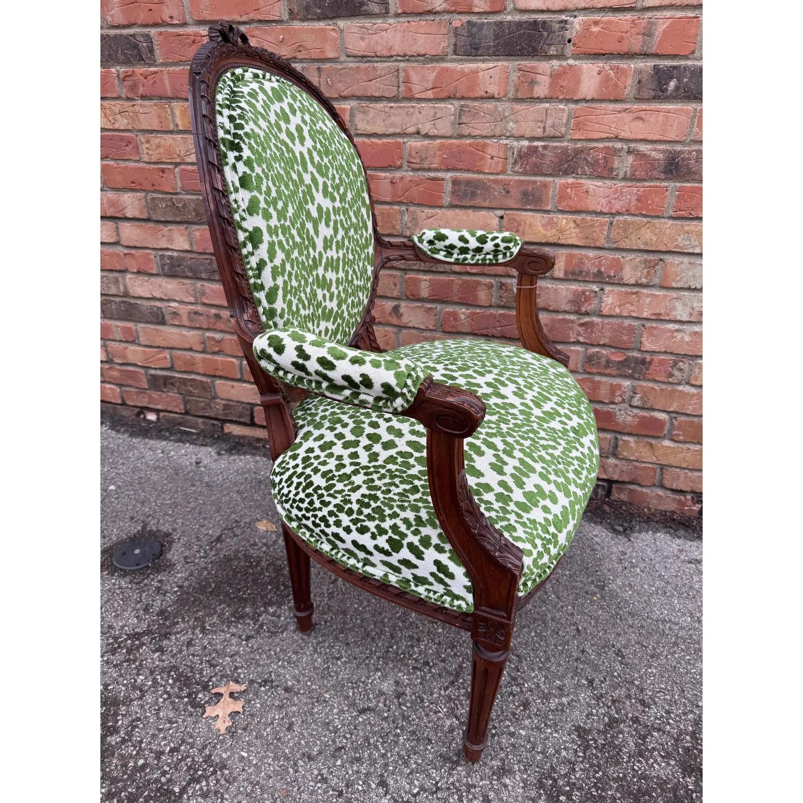 Chaise d'appoint française nouvellement tapissée du 19ème siècle en vente 2