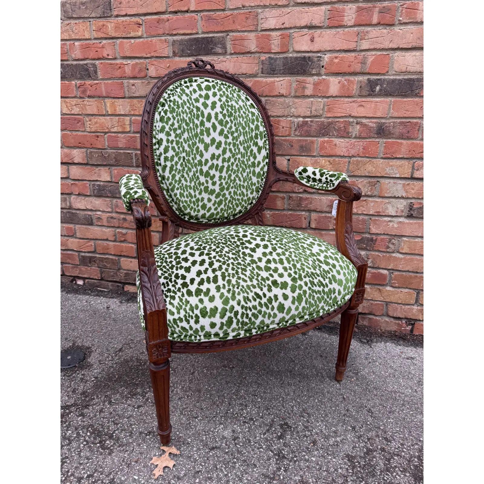 Chaise d'appoint française nouvellement tapissée du 19ème siècle en vente 3