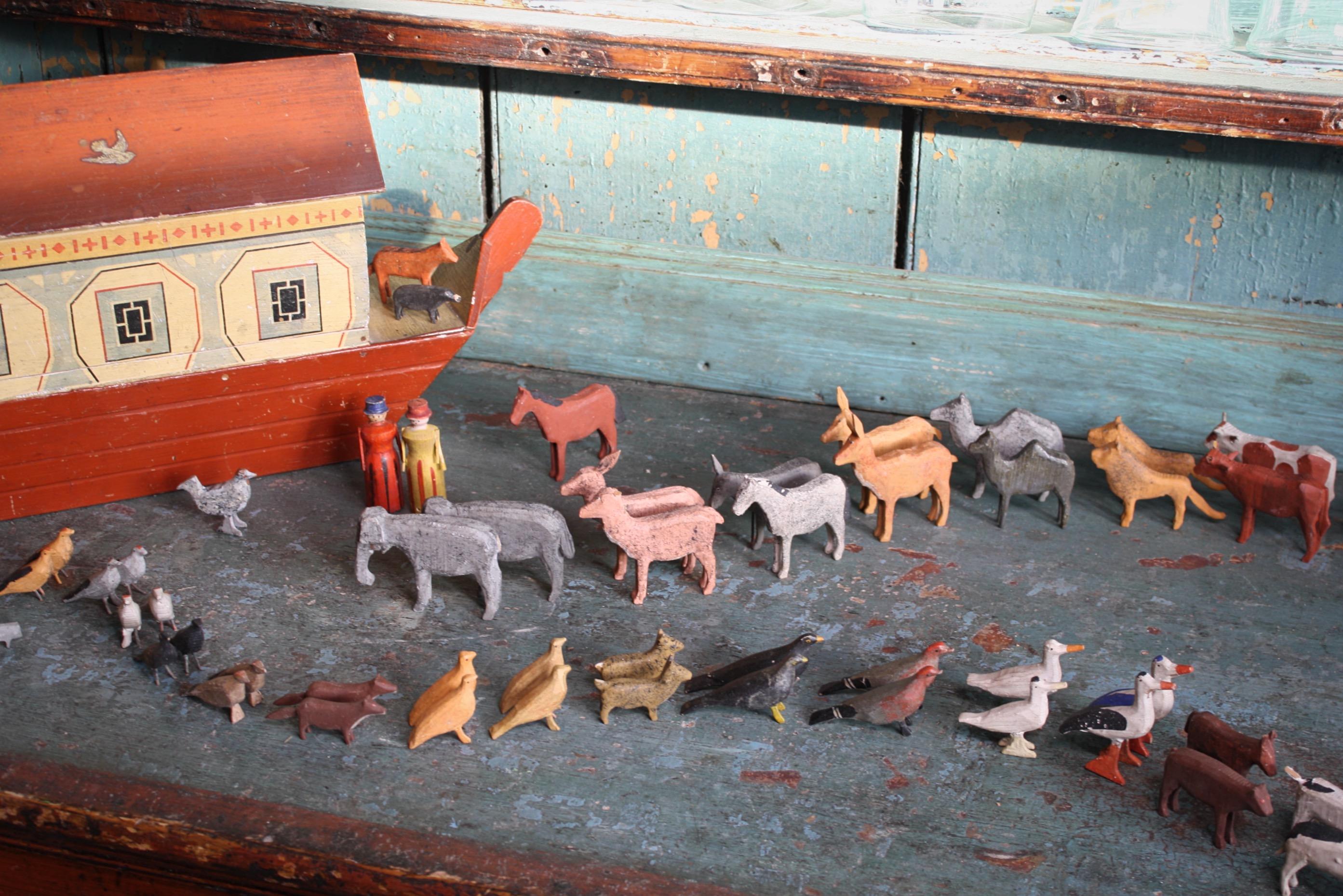 19th Century Noahs Ark Folk Art Hand Carved & Painted Toy In Good Condition In Lowestoft, GB