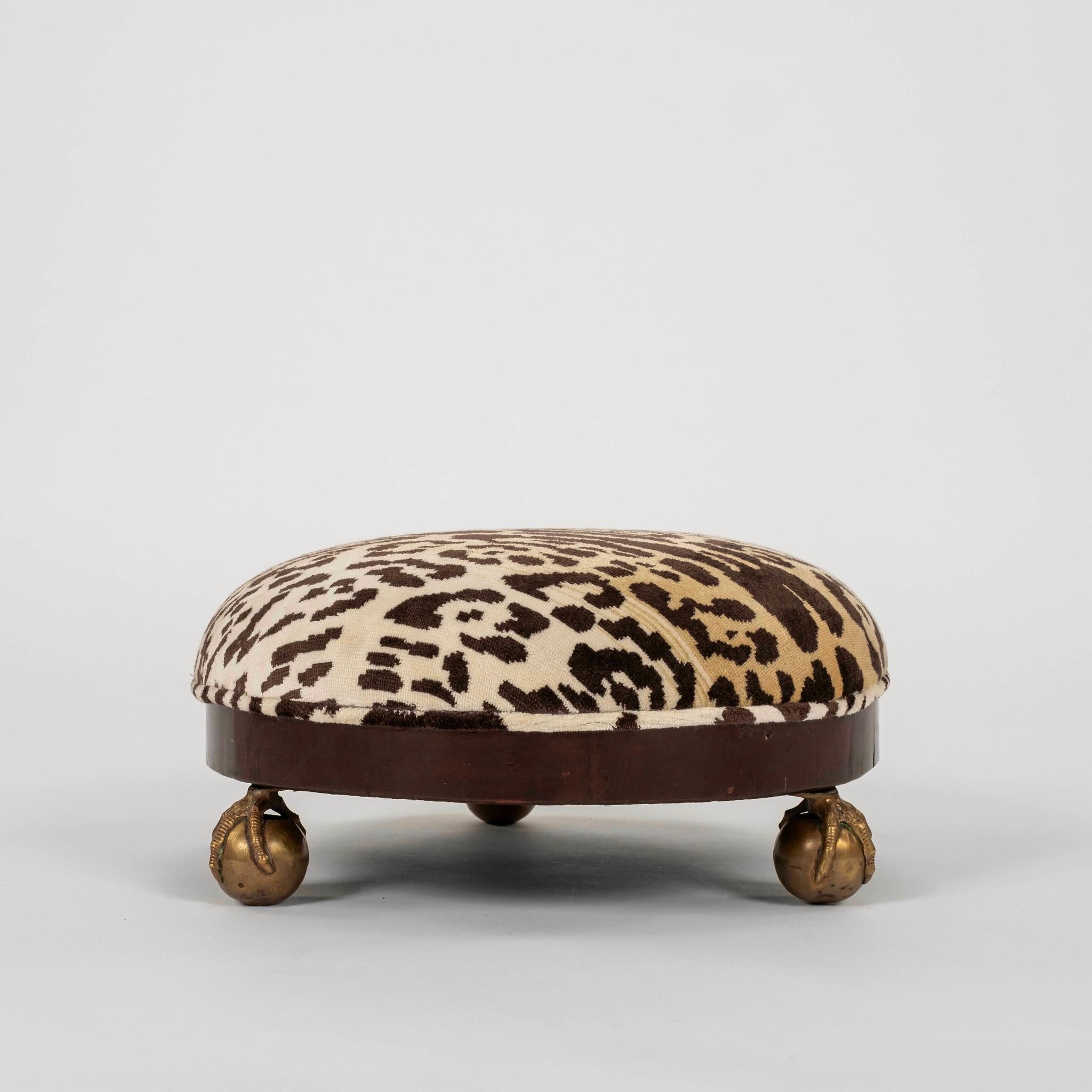 Reposapiés de terciopelo de leopardo Nobilis del siglo XIX en Bueno estado para la venta en Houston, TX