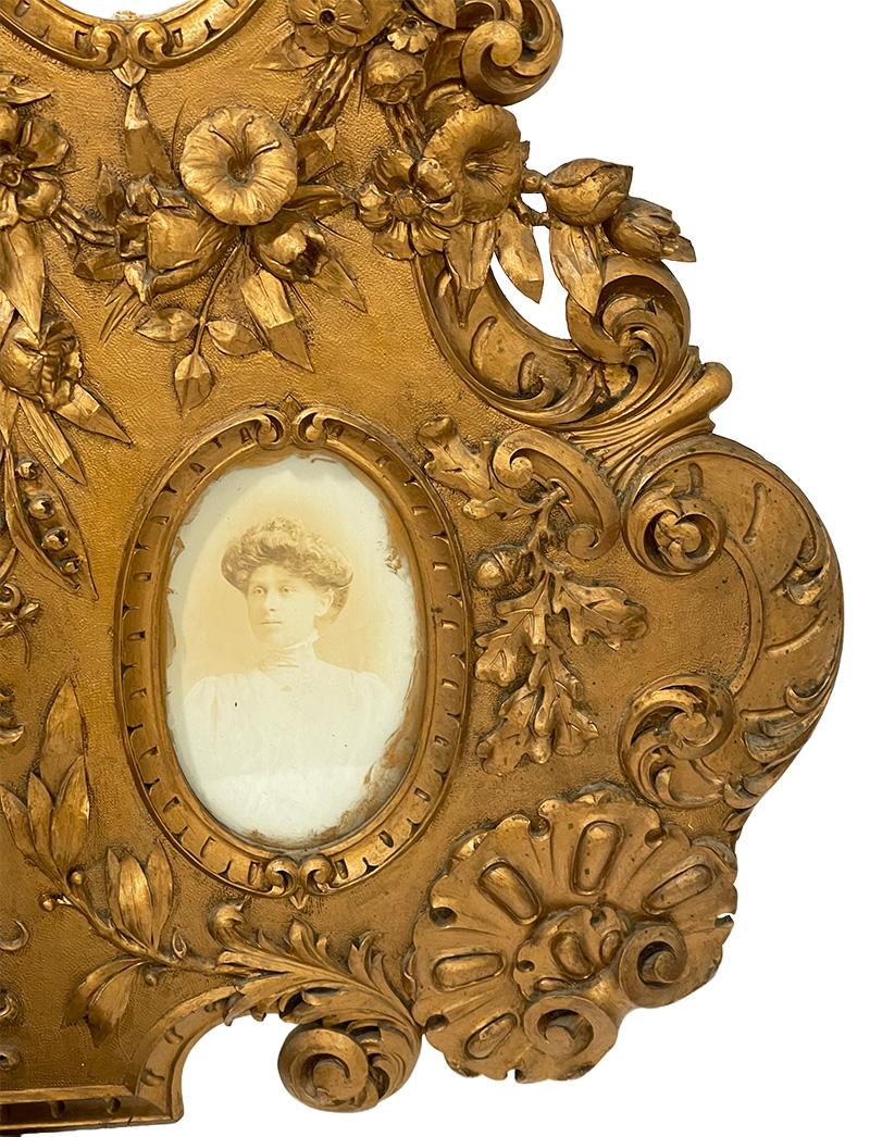 19th Century Noble Gilt wooden Family photo Frame, American History For Sale 2