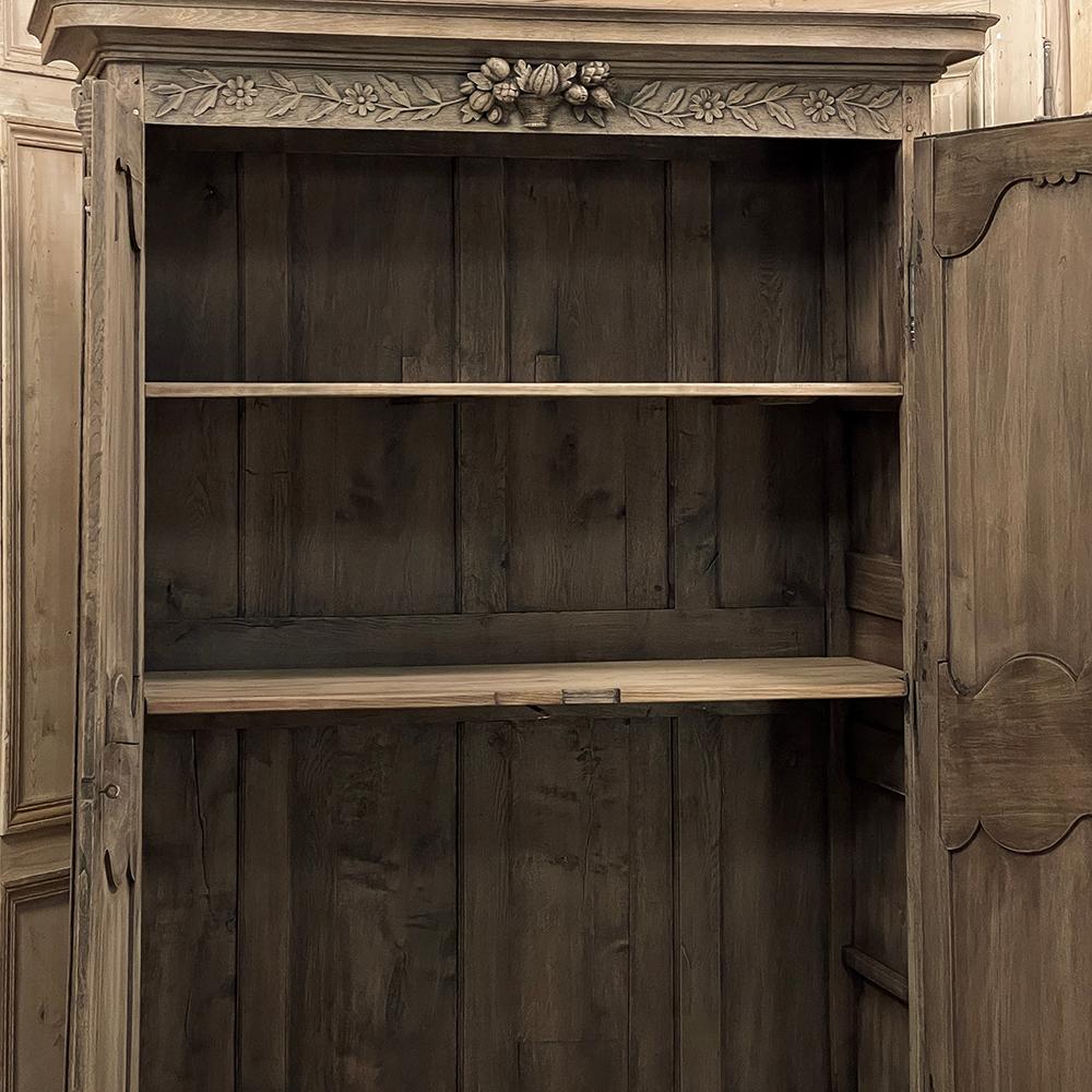 19th Century Normandie Armoire Du Marriage In Good Condition For Sale In Dallas, TX