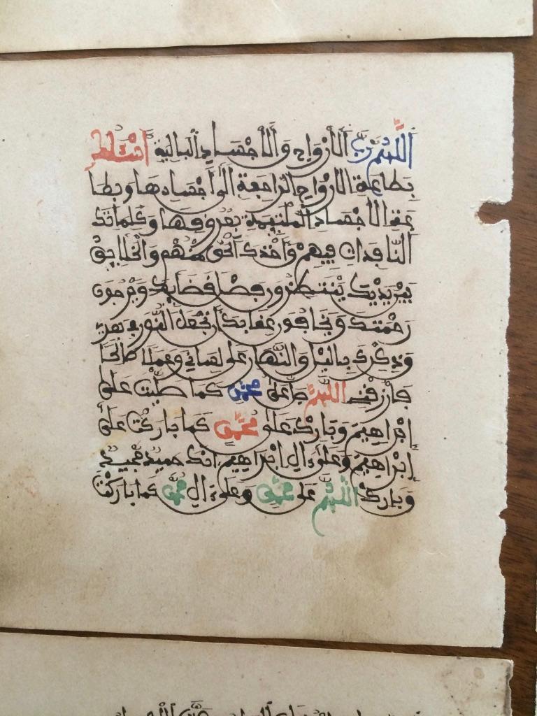 Set von sechs nordafrikanischen Kalligrafie- Manuscript-Blättern aus dem 19. Jahrhundert im Angebot 3