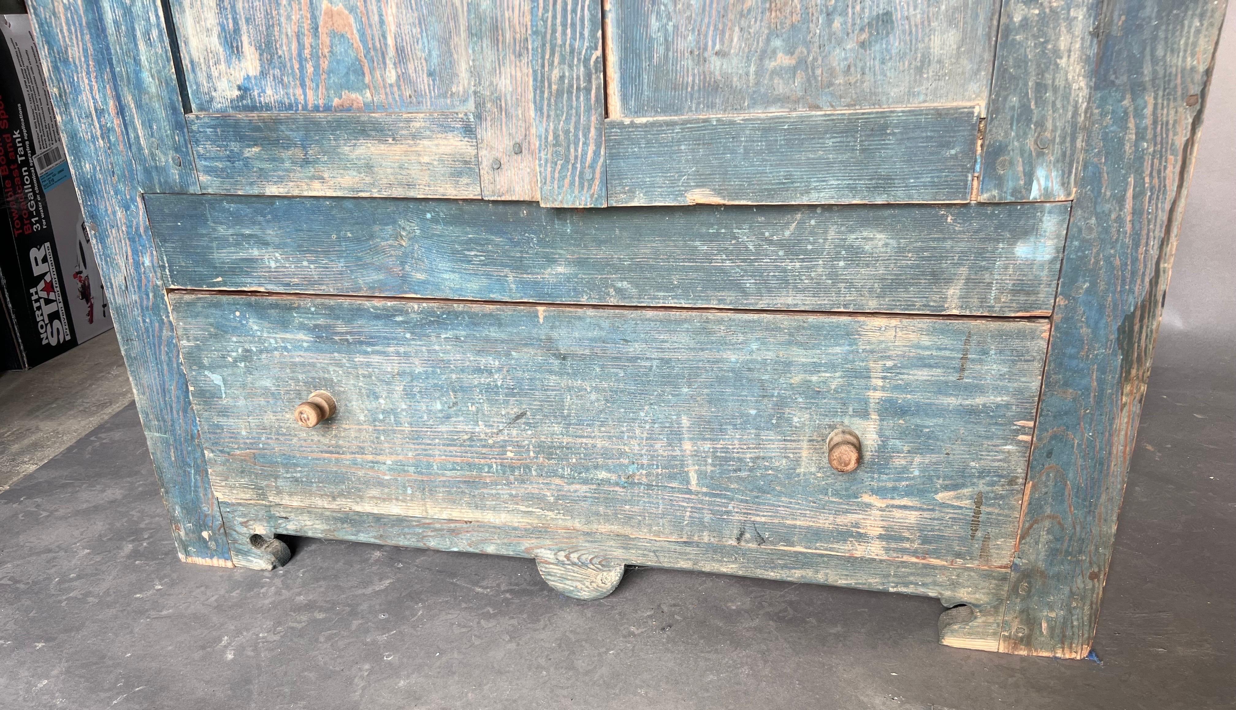 19th Century North Carolina Yellow Pine Press with Drawer in Original Surface In Good Condition For Sale In Charleston, SC