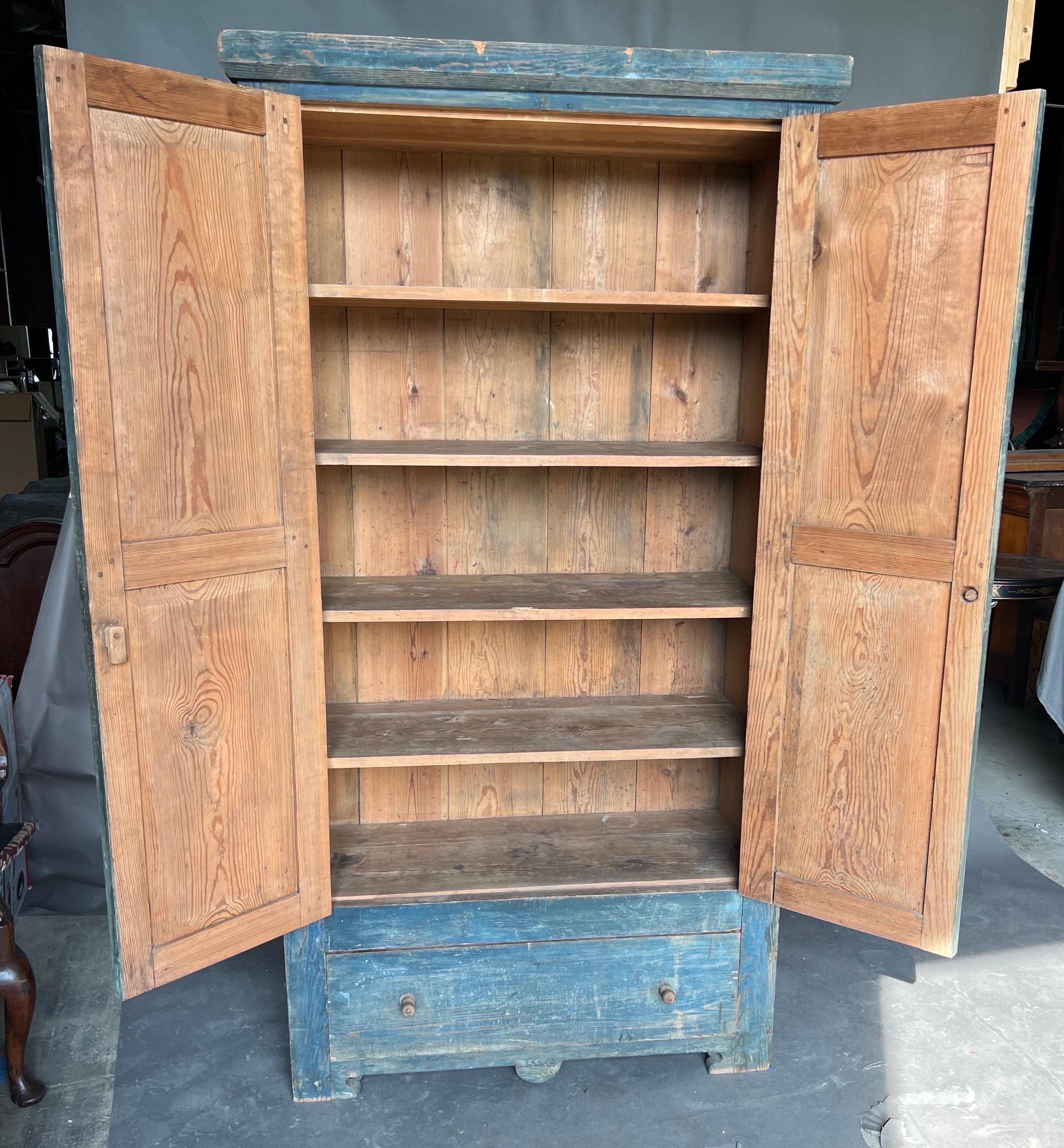 19th Century North Carolina Yellow Pine Press with Drawer in Original Surface For Sale 3