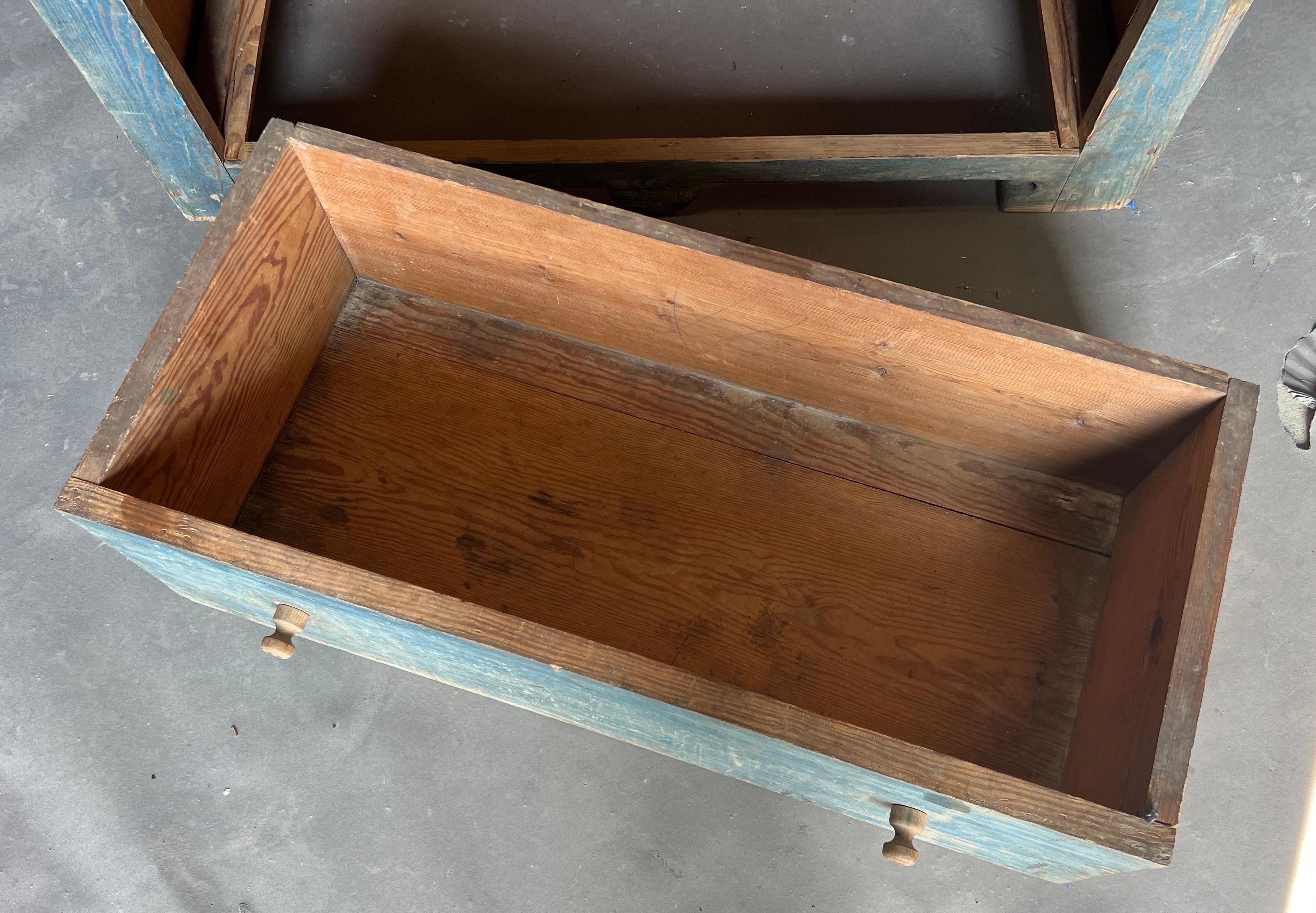 19th Century North Carolina Yellow Pine Press with Drawer in Original Surface For Sale 4