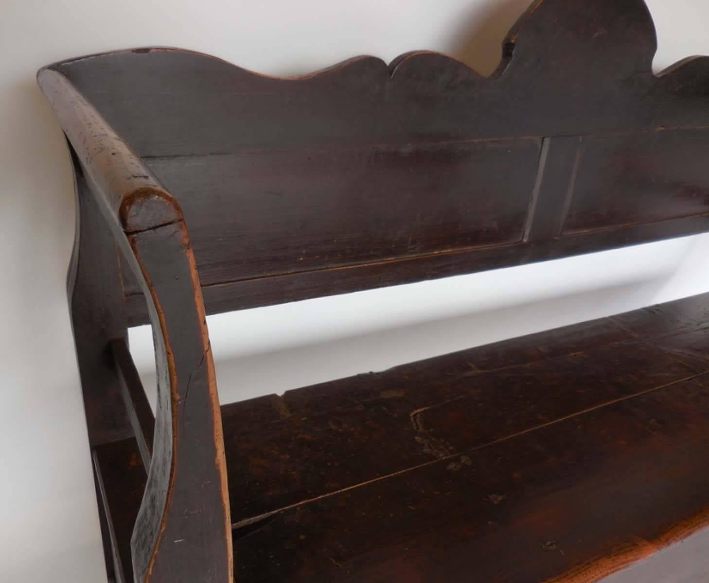 19th Century Northern European Bench with Lift Top Seat Storage In Good Condition In Los Angeles, CA