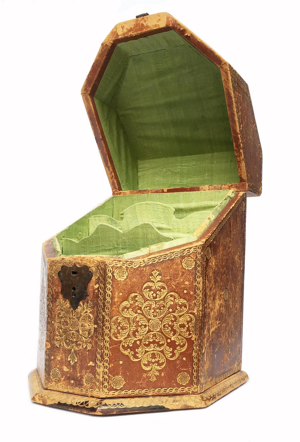 19th Century Northern Italy Wood and Leather Cutlery Box, circa 1870 In Good Condition In Milano, IT