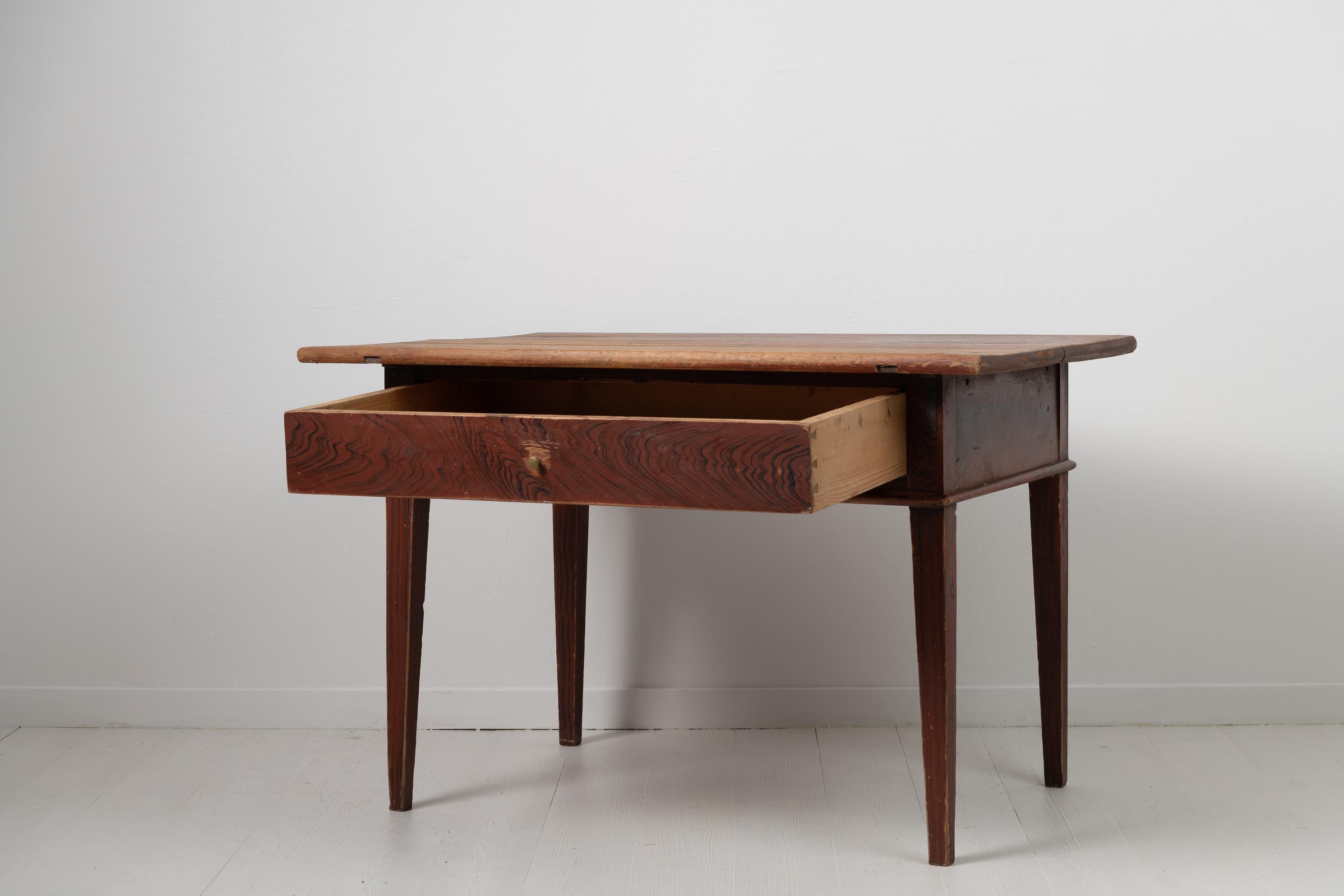 19th Century Northern Swedish Gustavian Country Pine Side Table In Good Condition For Sale In Kramfors, SE