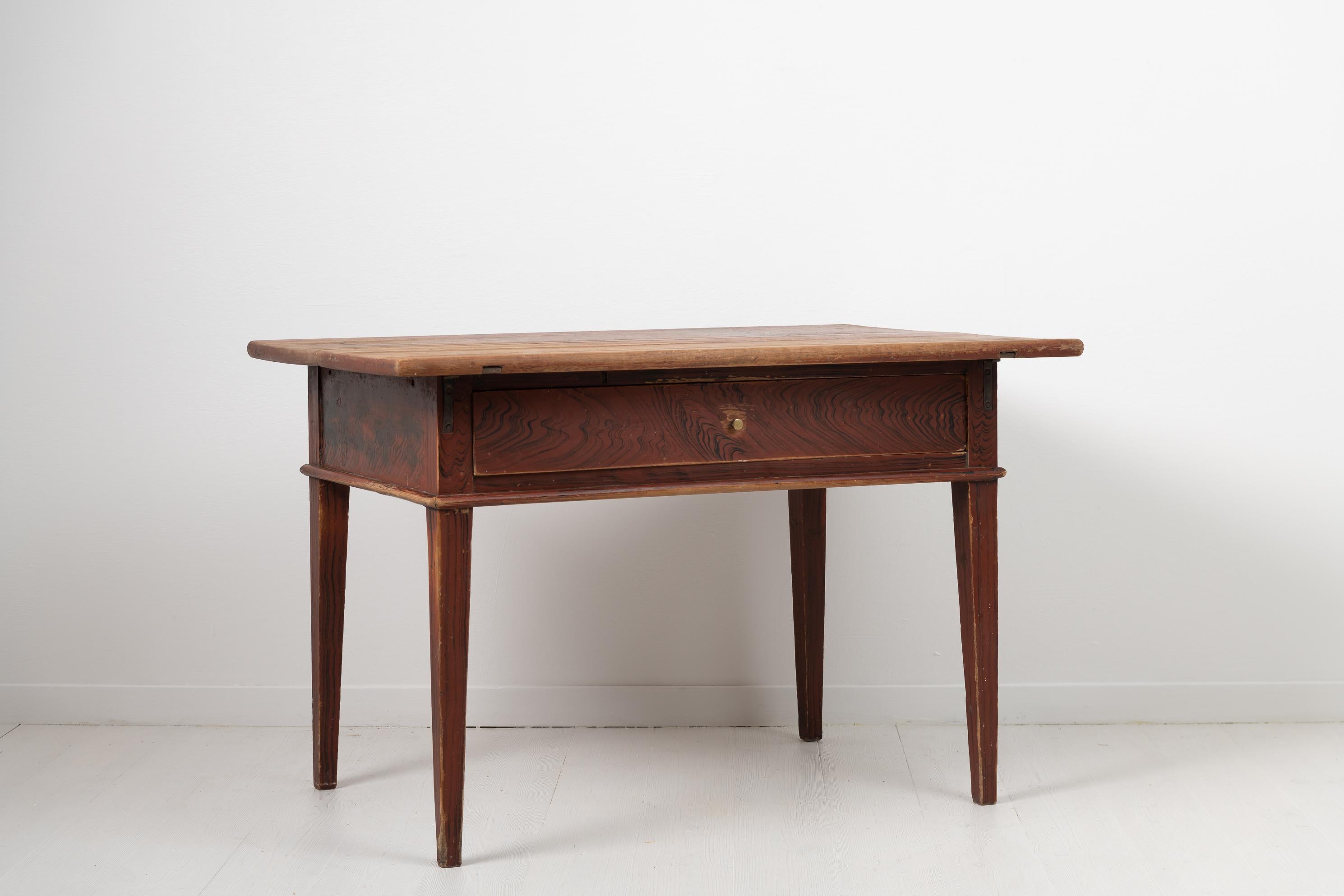 19th Century Northern Swedish Gustavian Country Pine Side Table For Sale 1
