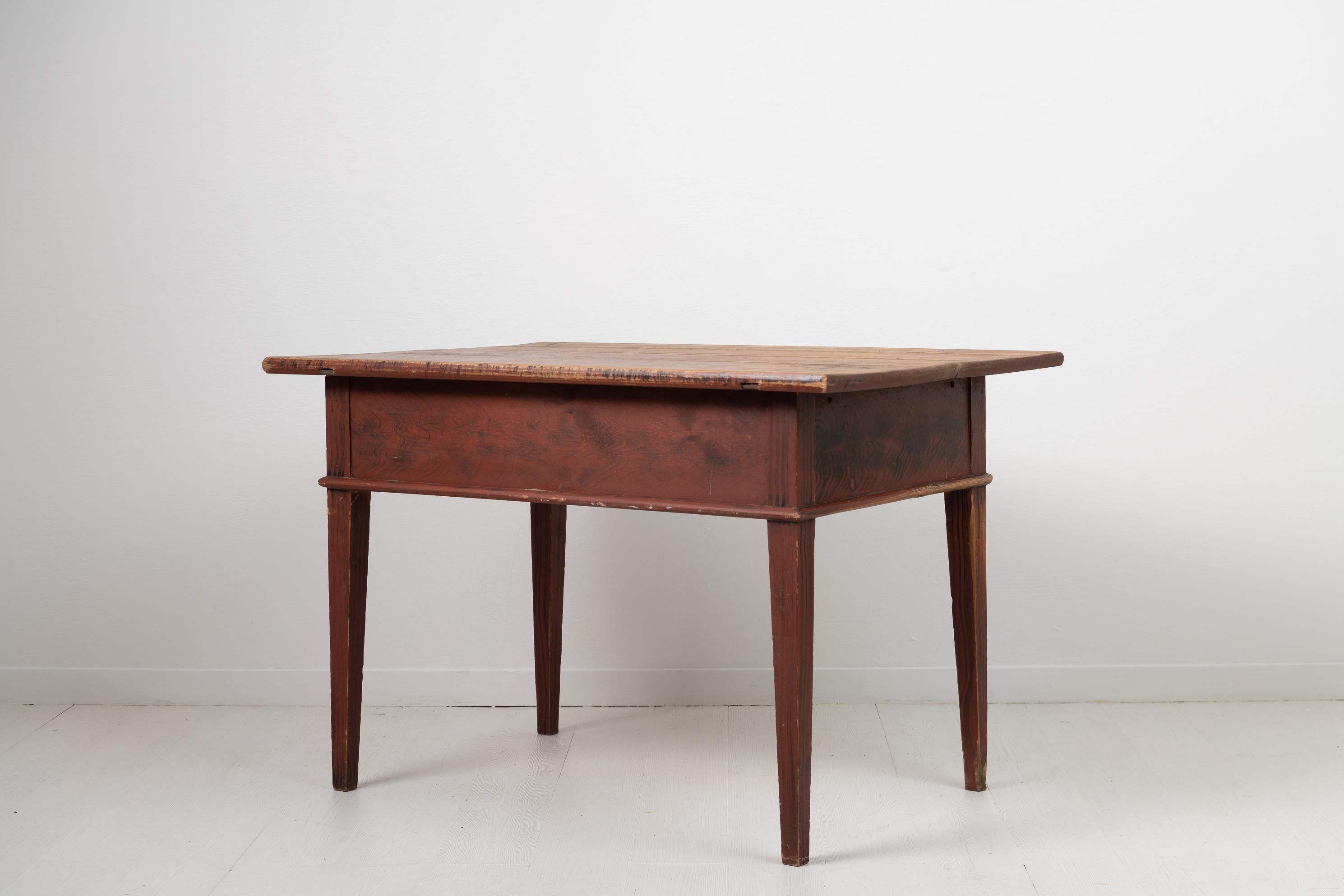 19th Century Northern Swedish Gustavian Country Pine Side Table For Sale 2