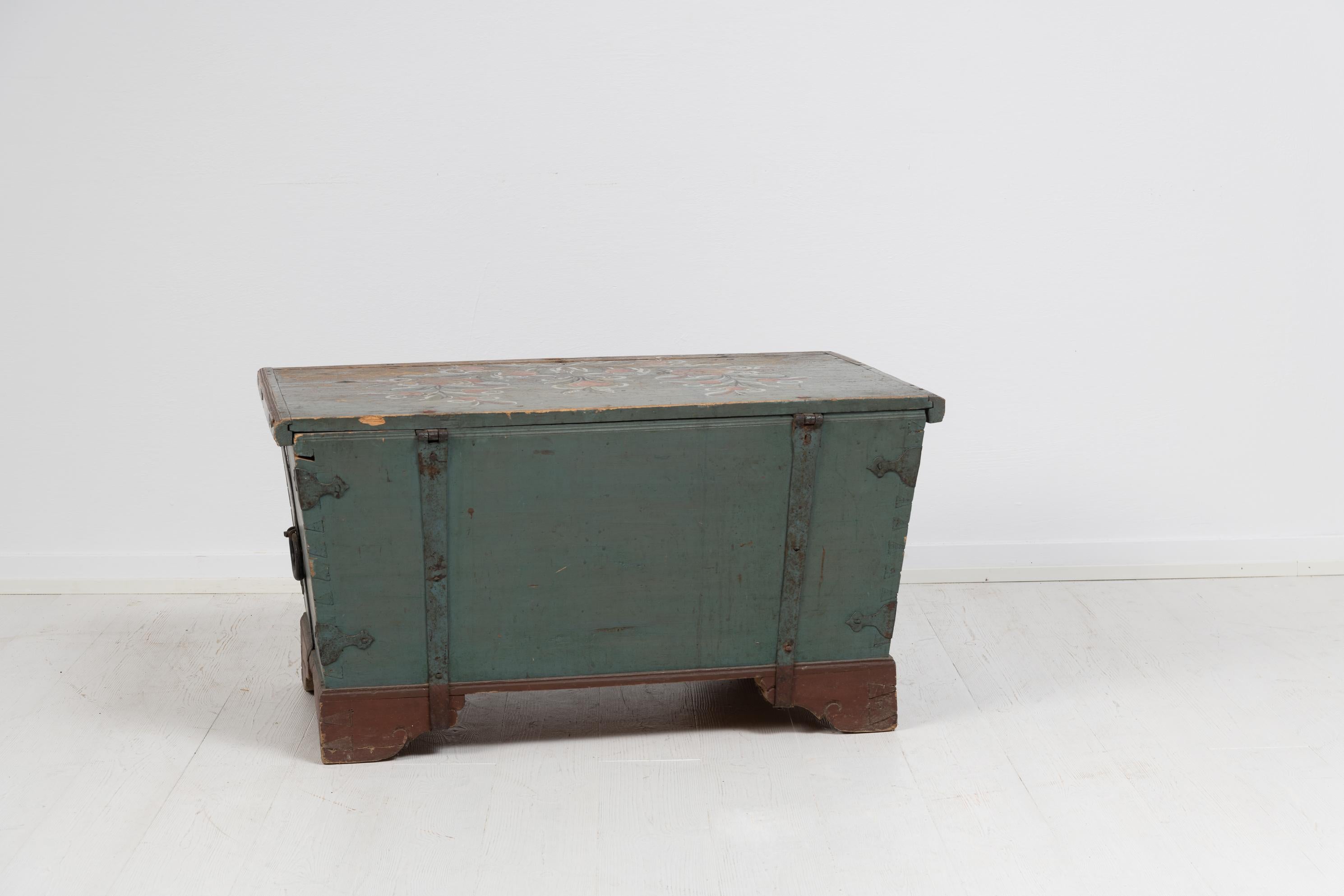 Country 19th Century Northern Swedish Painted Chest For Sale