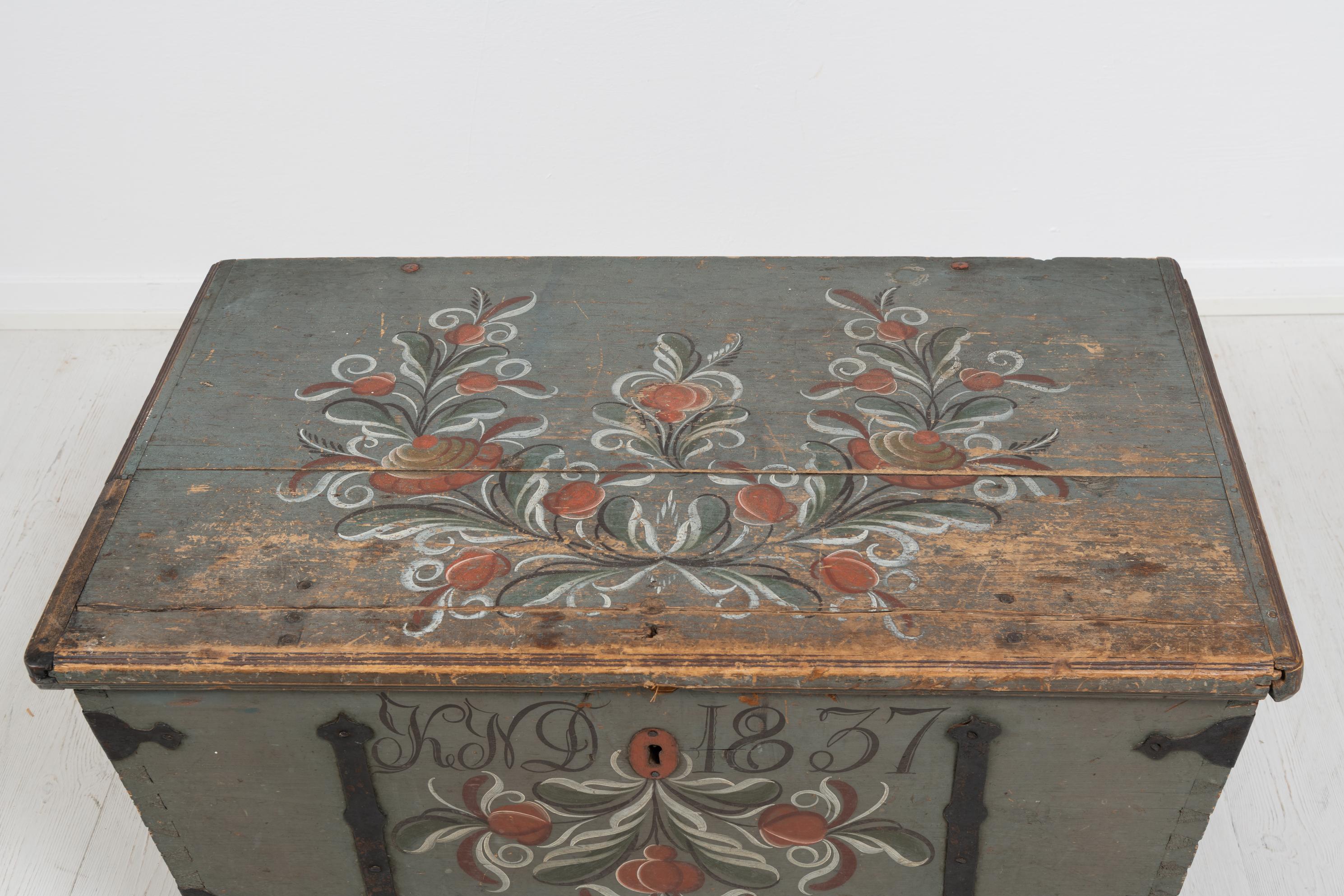 Hand-Crafted 19th Century Northern Swedish Painted Chest For Sale