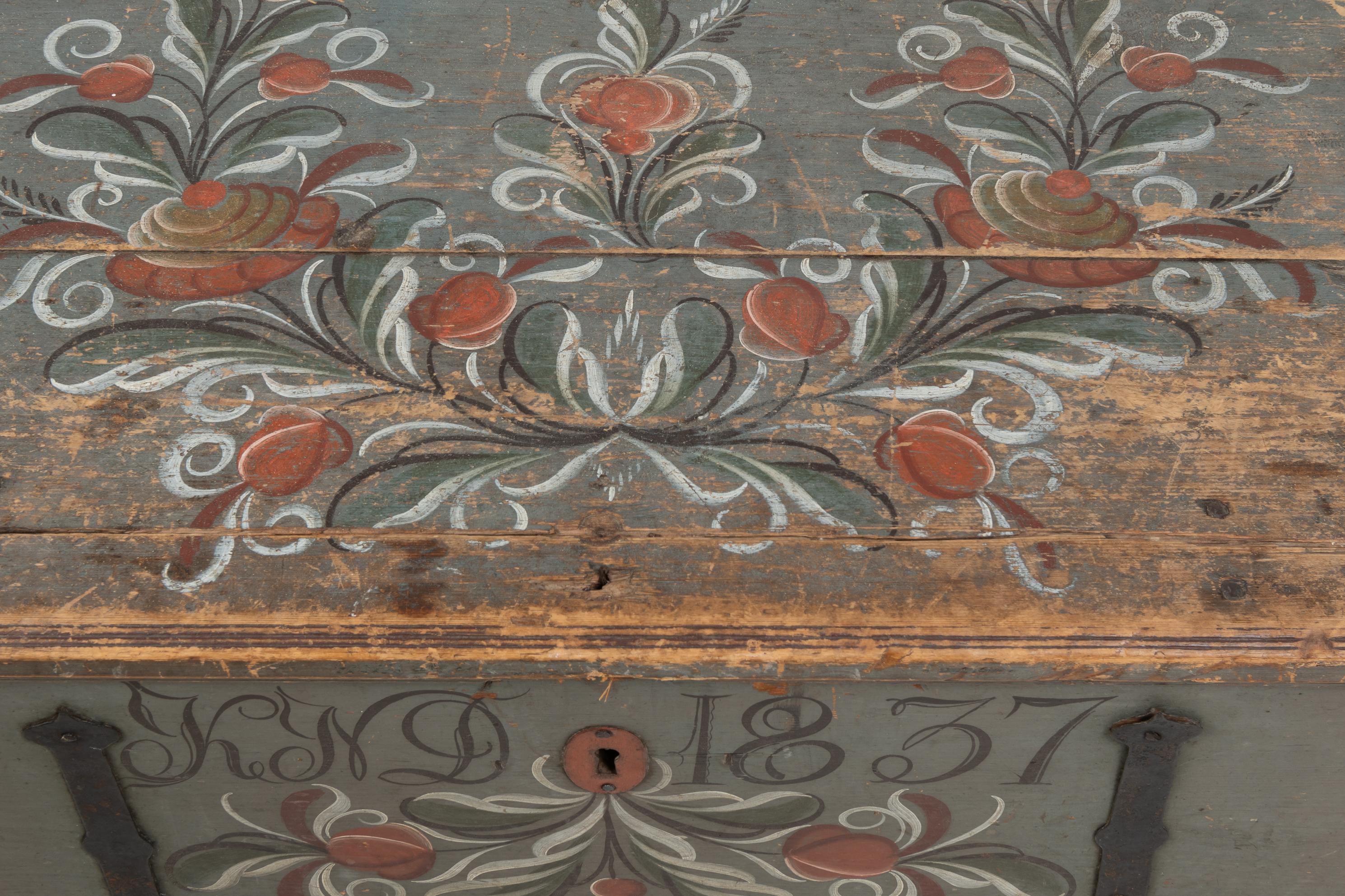19th Century Northern Swedish Painted Chest In Good Condition For Sale In Kramfors, SE