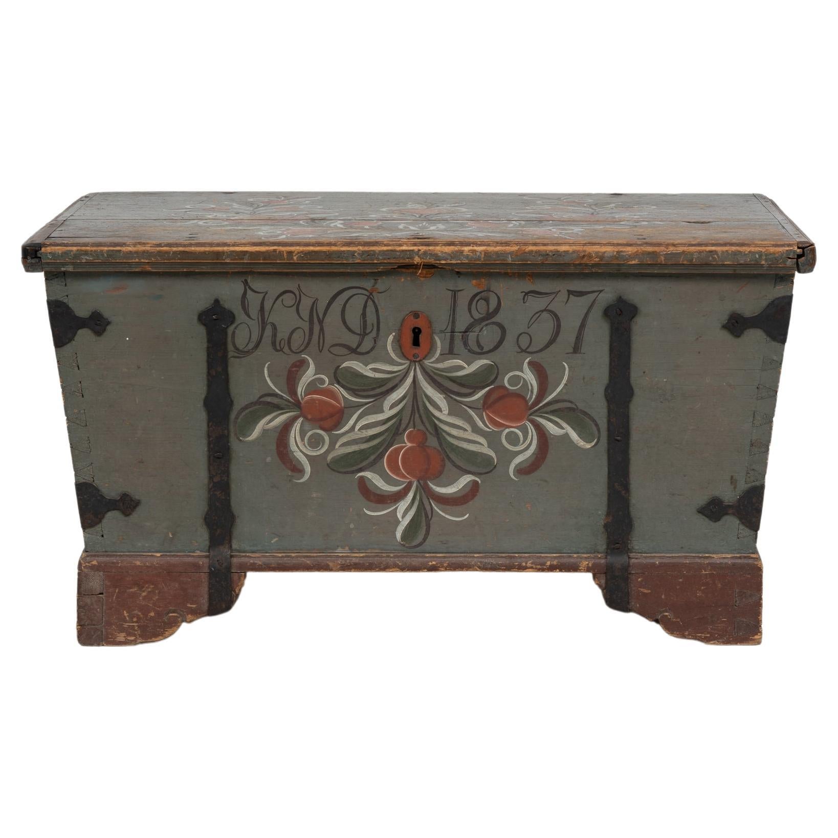19th Century Northern Swedish Painted Chest For Sale
