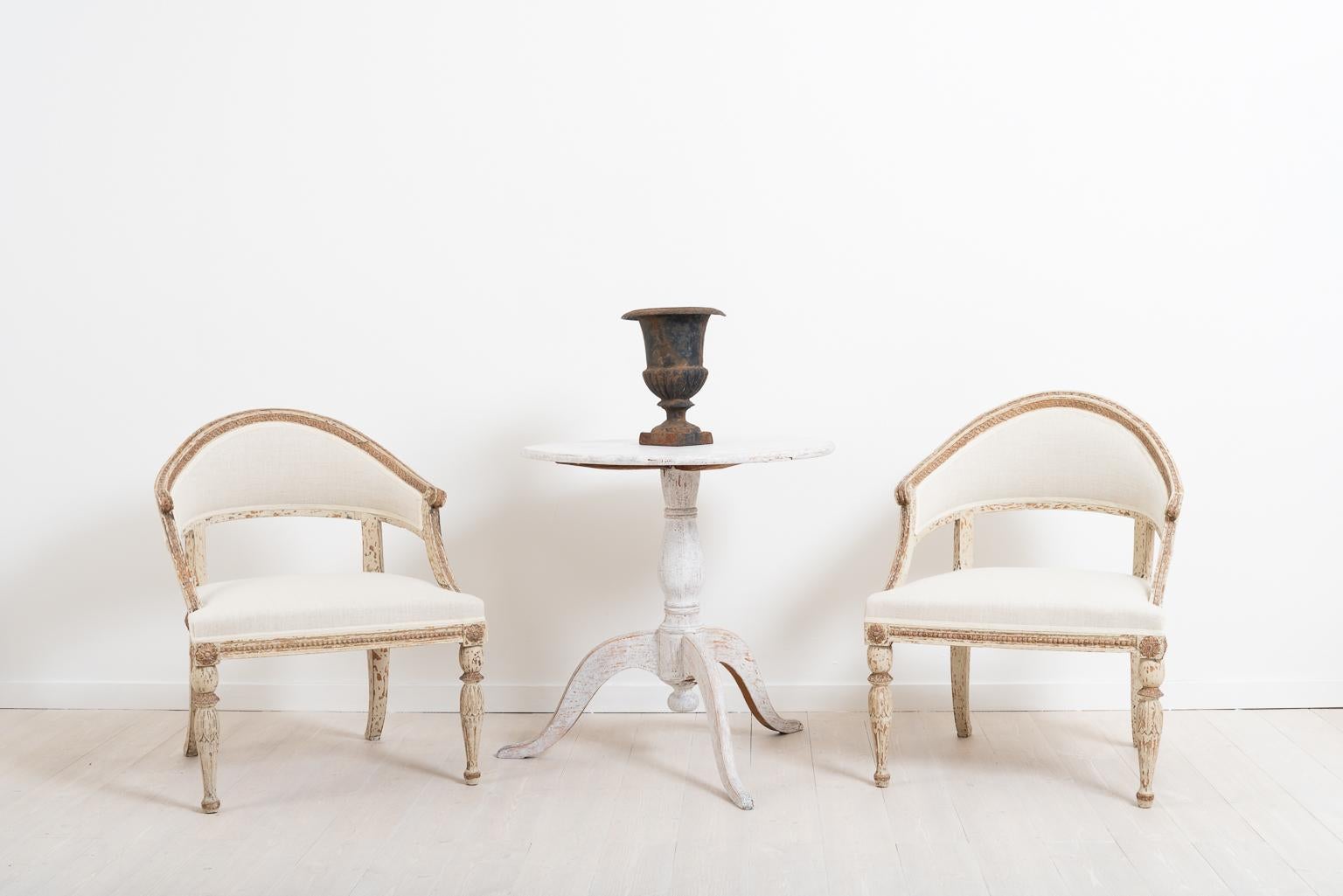 Pedestal table from northern Sweden. The table is standing on a tripod consisting of three curved legs. Round tabletop. The wood is healthy and the frame is solid. The table was manufactured circa 1840 and is made from painted pine.