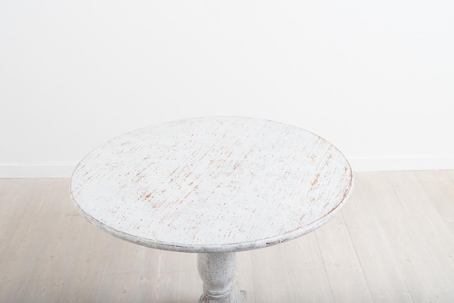 19th Century Northern Swedish Pedestal Table In Good Condition In Kramfors, SE