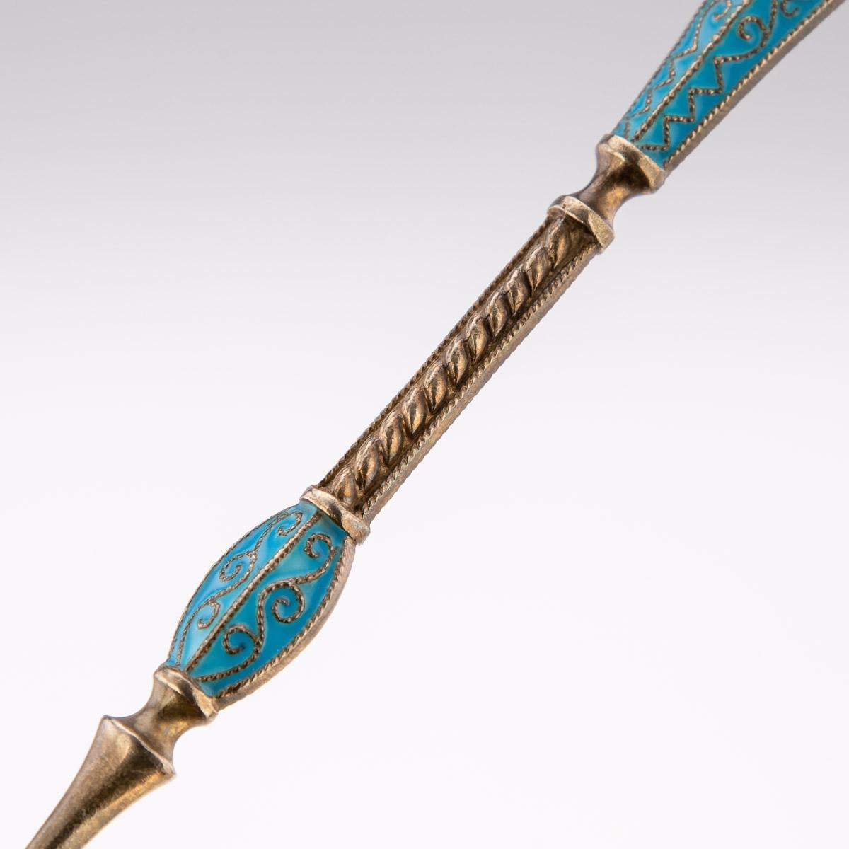Juego de 12 cucharas noruegas de plata dorada y esmalte del siglo XIX, c.1890 3