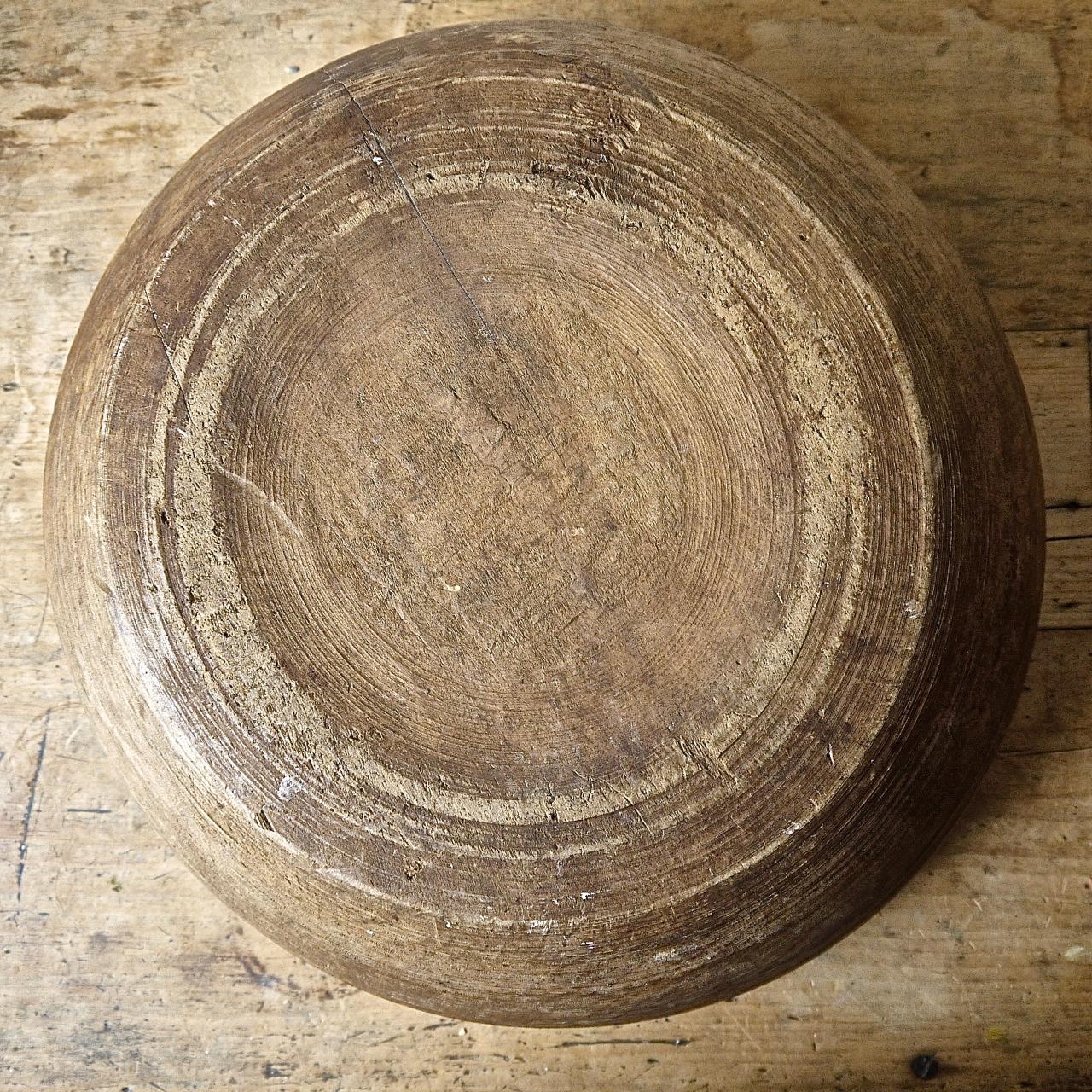 19th Century Norwegian Wooden Bowl In Distressed Condition For Sale In London, GB