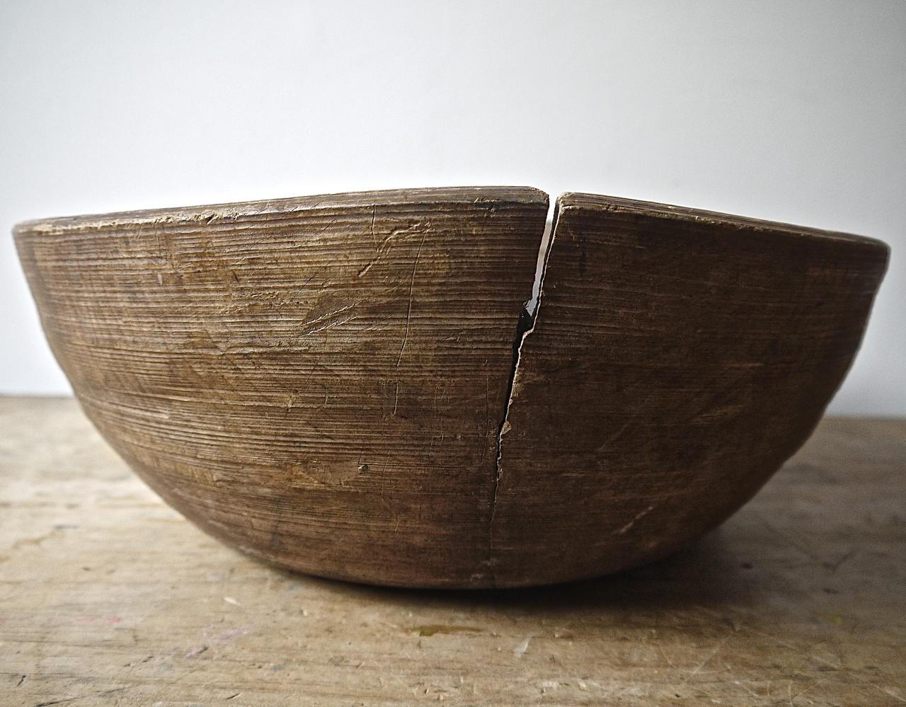19th Century Norwegian Wooden Bowl For Sale 2