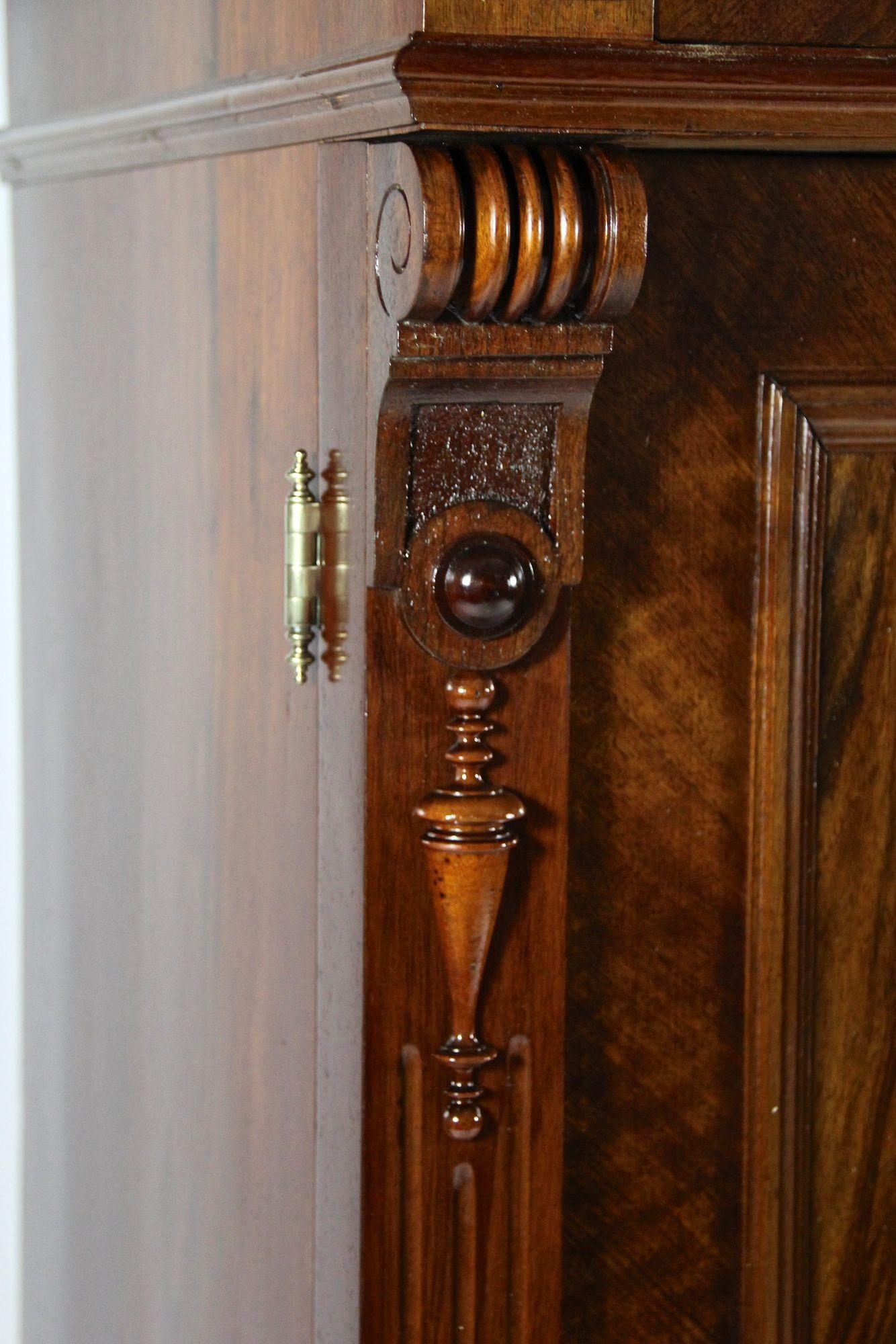 Appliqué Armadio in Wood del XIX secolo/ Vertiko, Austria, circa 1890 in vendita