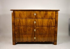 19th Century Nutwood Biedermeier Chest of Drawers/ Commode, Austria, ca. 1840