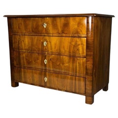 Cassettiera Biedermeier in legno di noce del XIX secolo, Austria, 1840 ca.