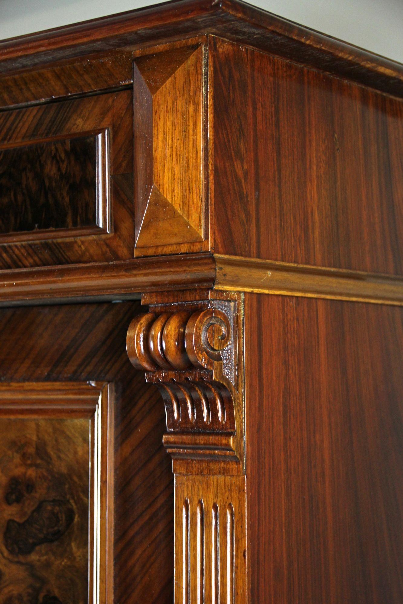 Mezzo mobile in legno di noce del XIX secolo, legno di noce/bronzo - Austria, circa 1880 in vendita 5