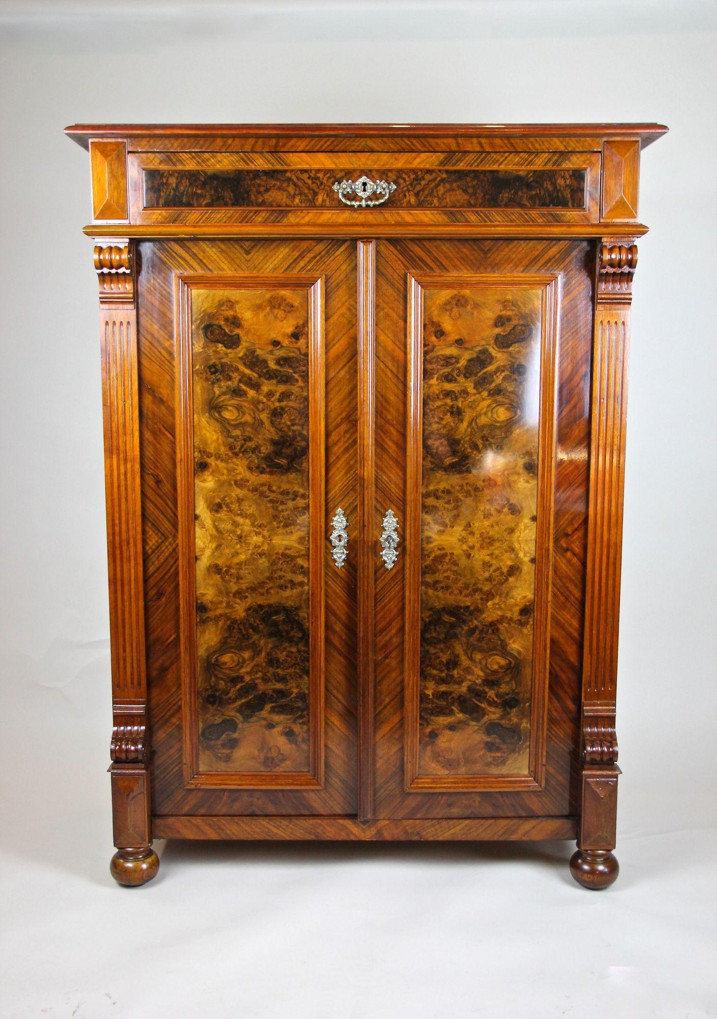 Mezzo mobile in legno di noce del XIX secolo, legno di noce/bronzo - Austria, circa 1880 in vendita 2