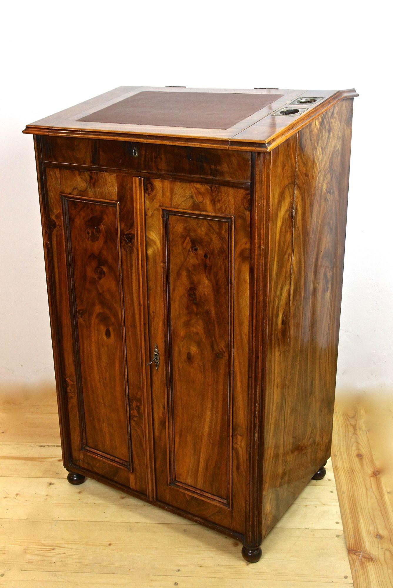 19th Century Nutwood Lectern/ Podium/ Host Stand, Historism Period, AT ca. 1880 1