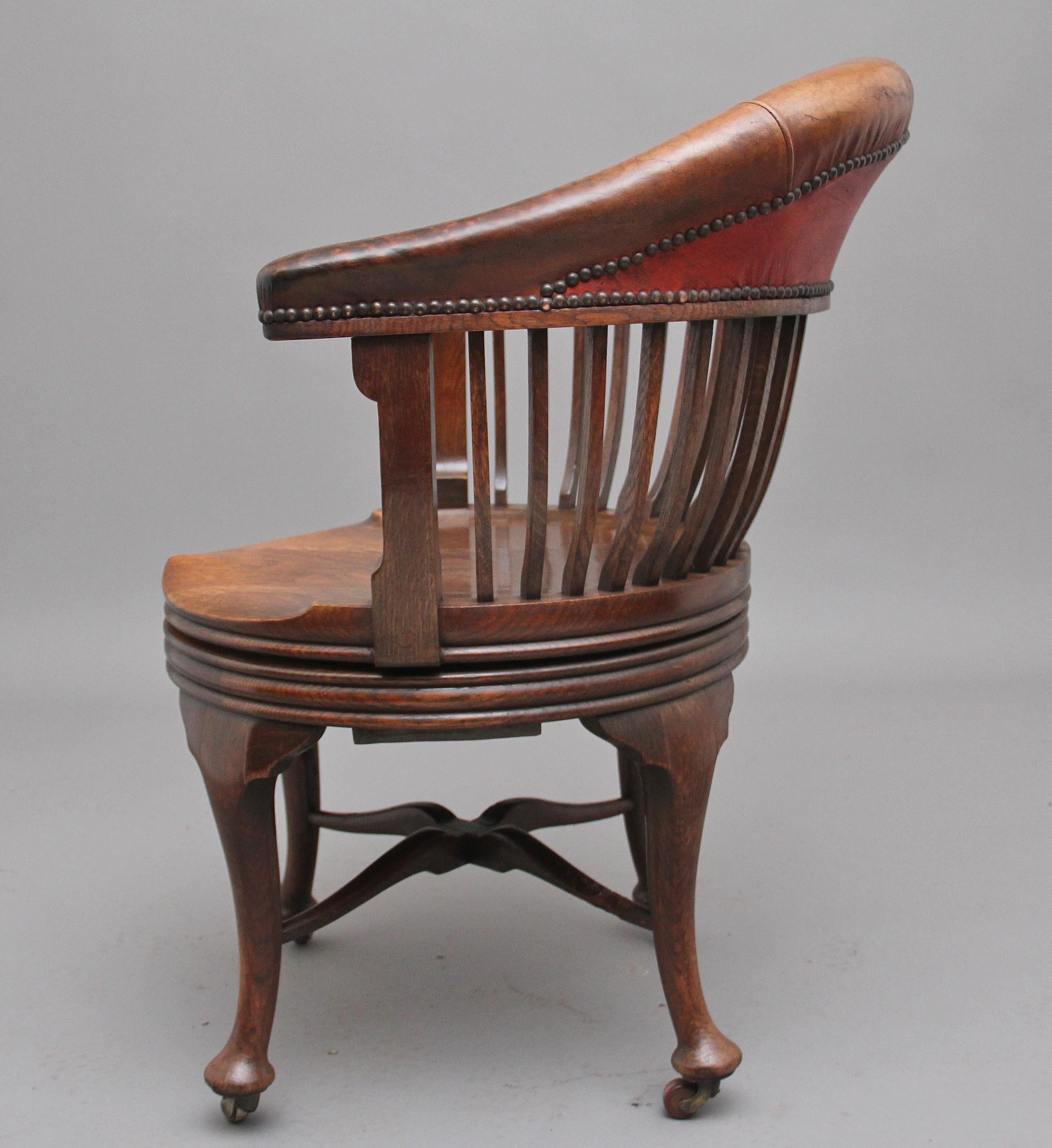 19th Century Oak and Leather Swivel Desk Chair In Good Condition In Martlesham, GB
