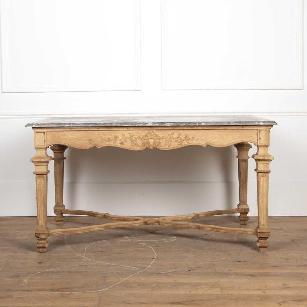 Mesa central francesa de roble y mármol del siglo XIX

H: 74 cm (29 1/8