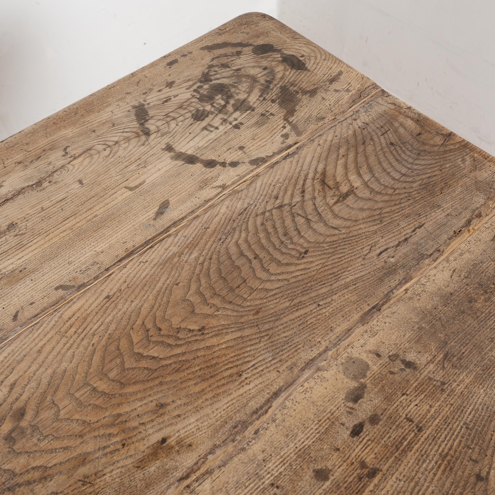Tavolo da biblioteca barocco in Oak del XIX secolo con due cassetti in vendita 1