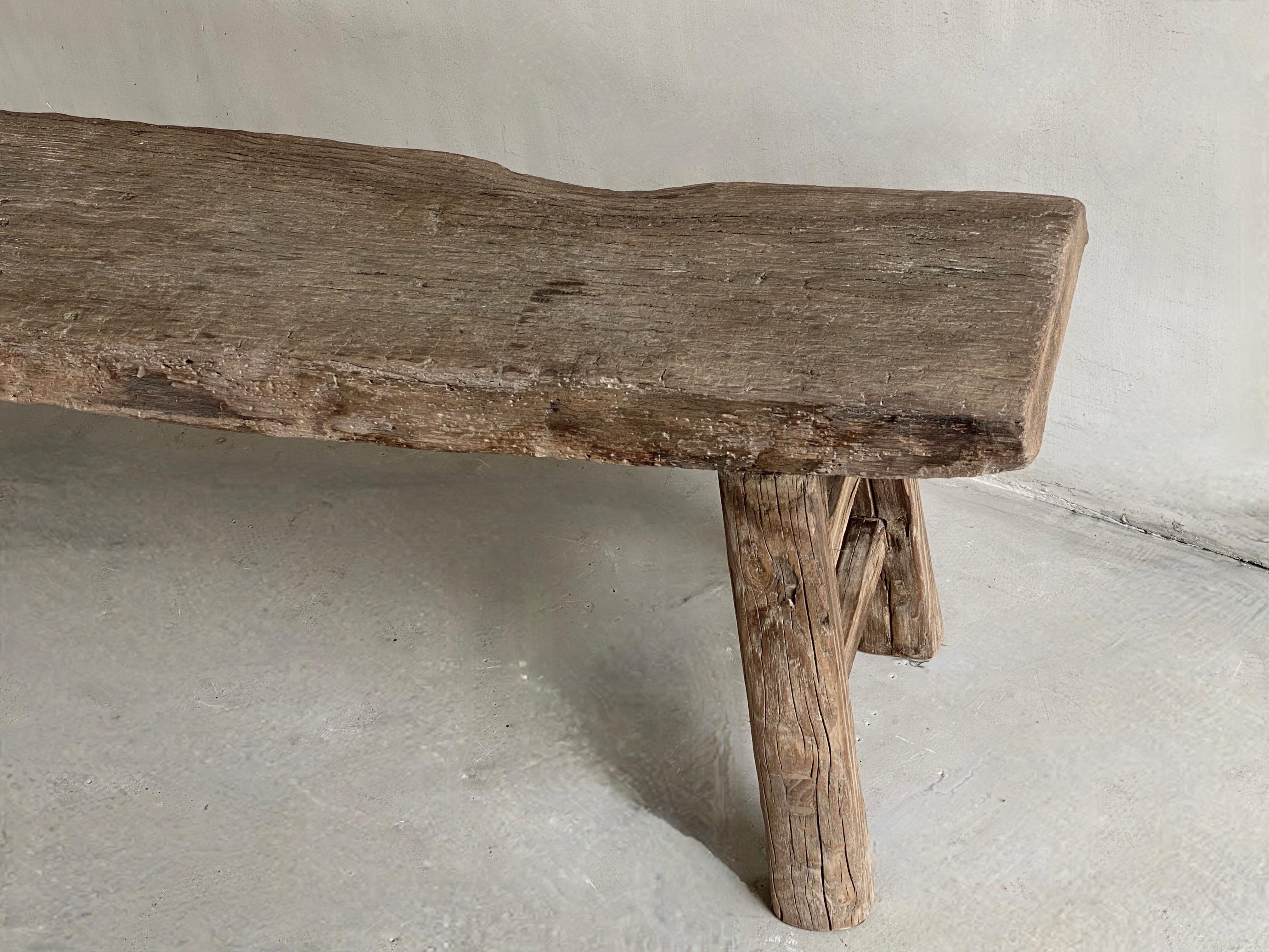 Primitive 19th century oak bench.
The tablet has a nice curving due to being hand cut.
Due to age, the bench has grayed nicely.
Real craftsmanship.

We ship worldwide, securely packaged with insurance.
Do not hesitate to ask for a personalized rate.