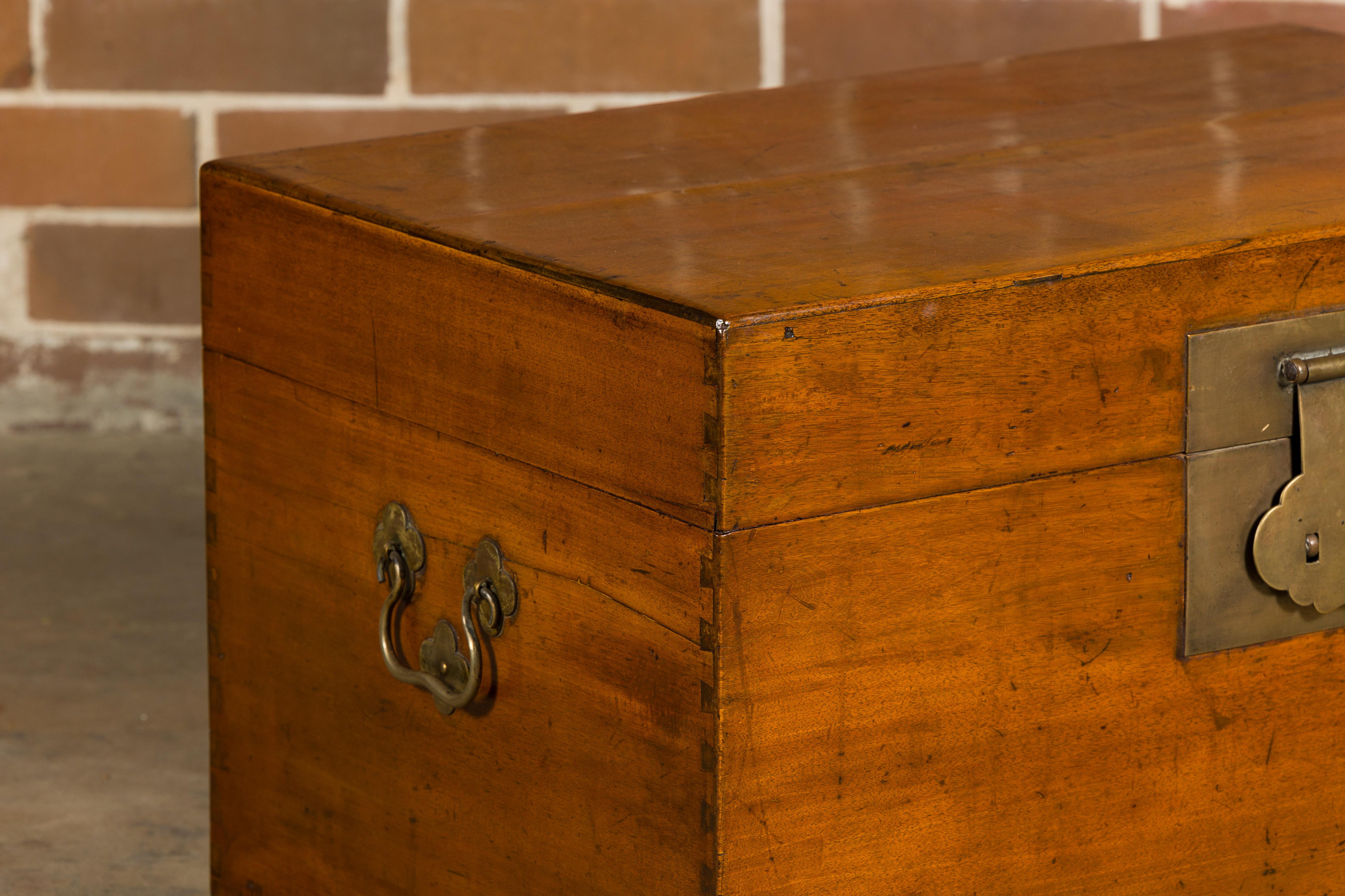 19th Century Oak Blanket Chest with Brass Hardware and Lateral Handles For Sale 6